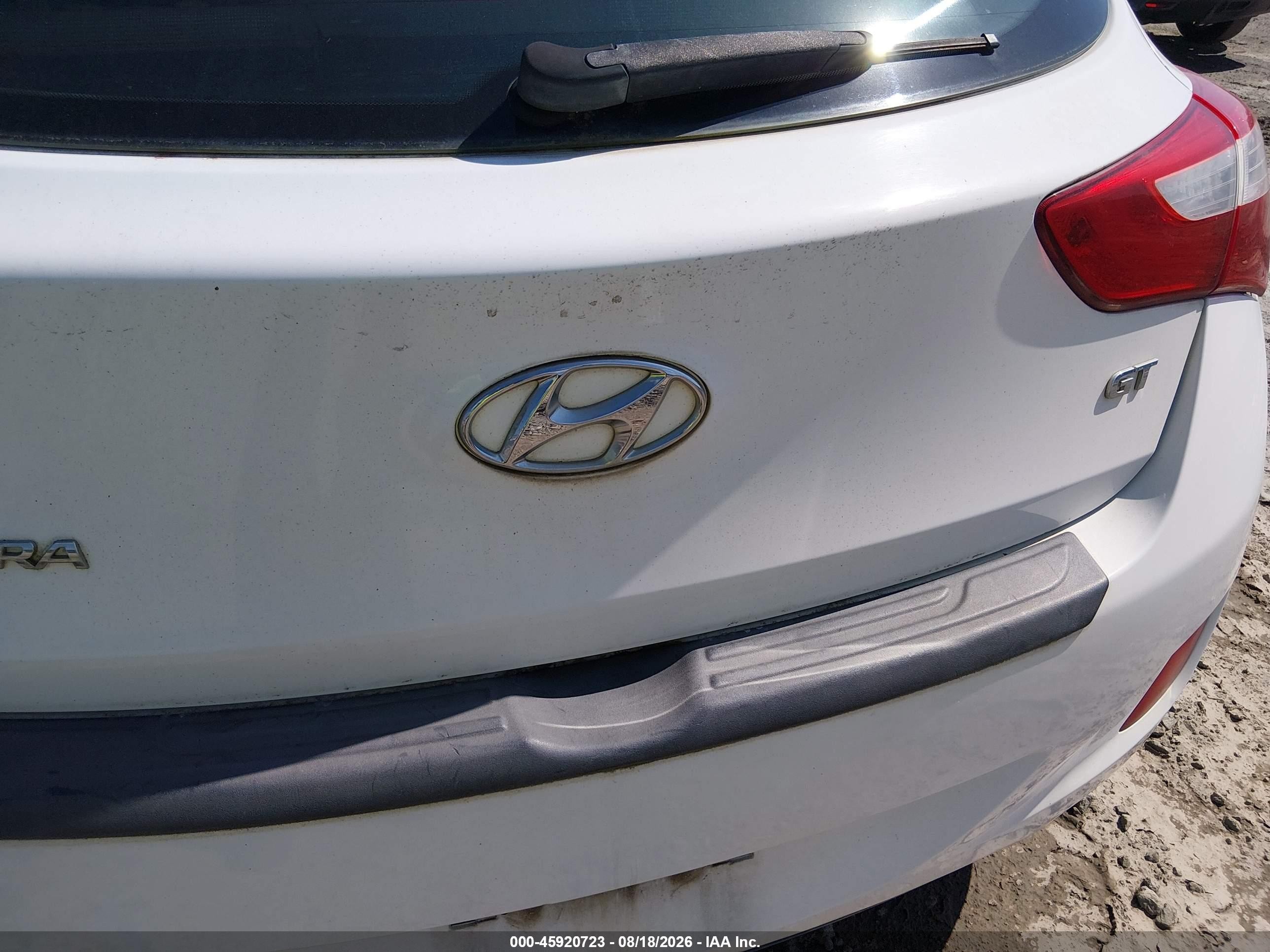 2013 Hyundai Elantra Gt   White vin: KMHD35LE6DU102961