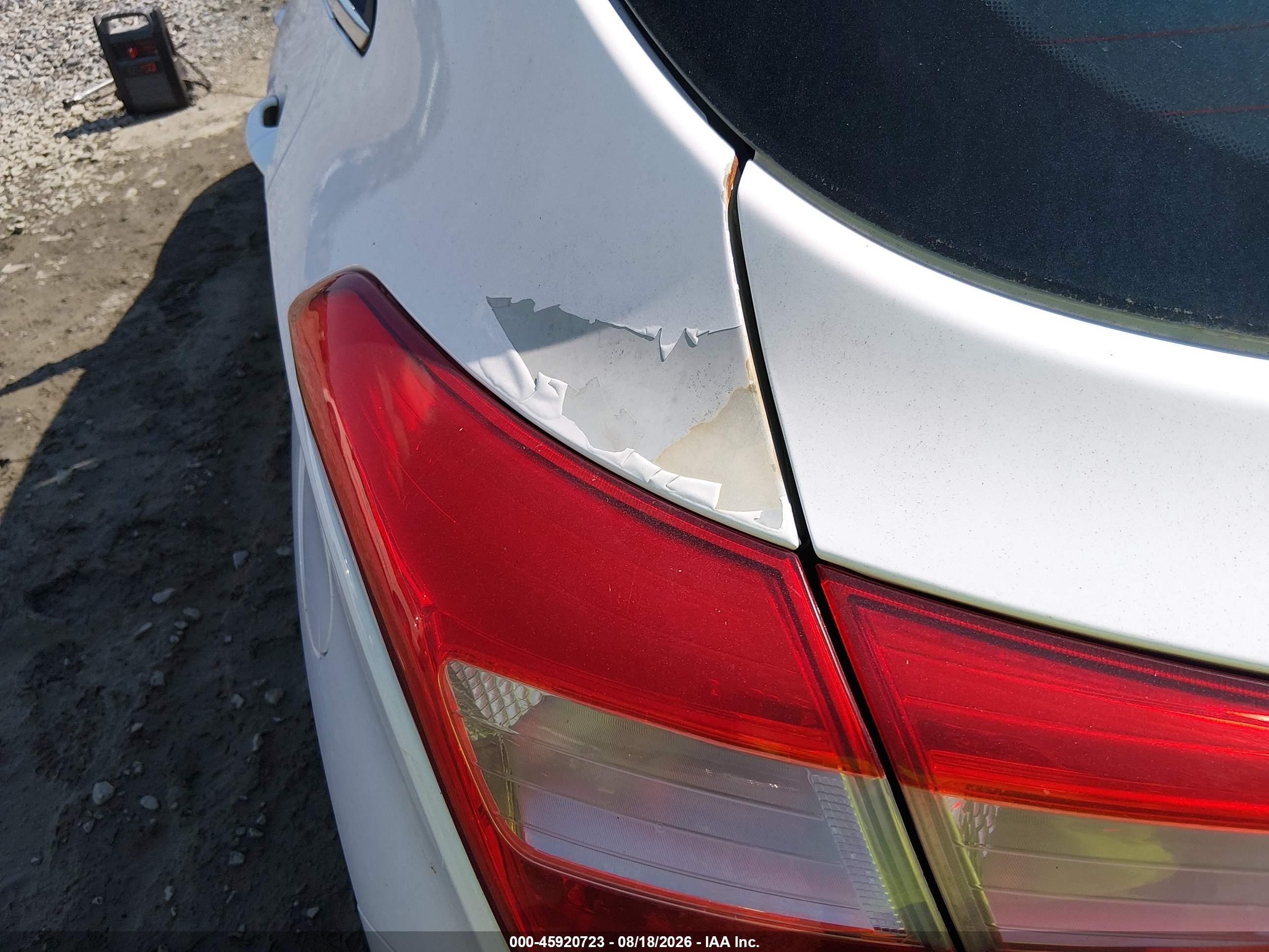 2013 Hyundai Elantra Gt   White vin: KMHD35LE6DU102961