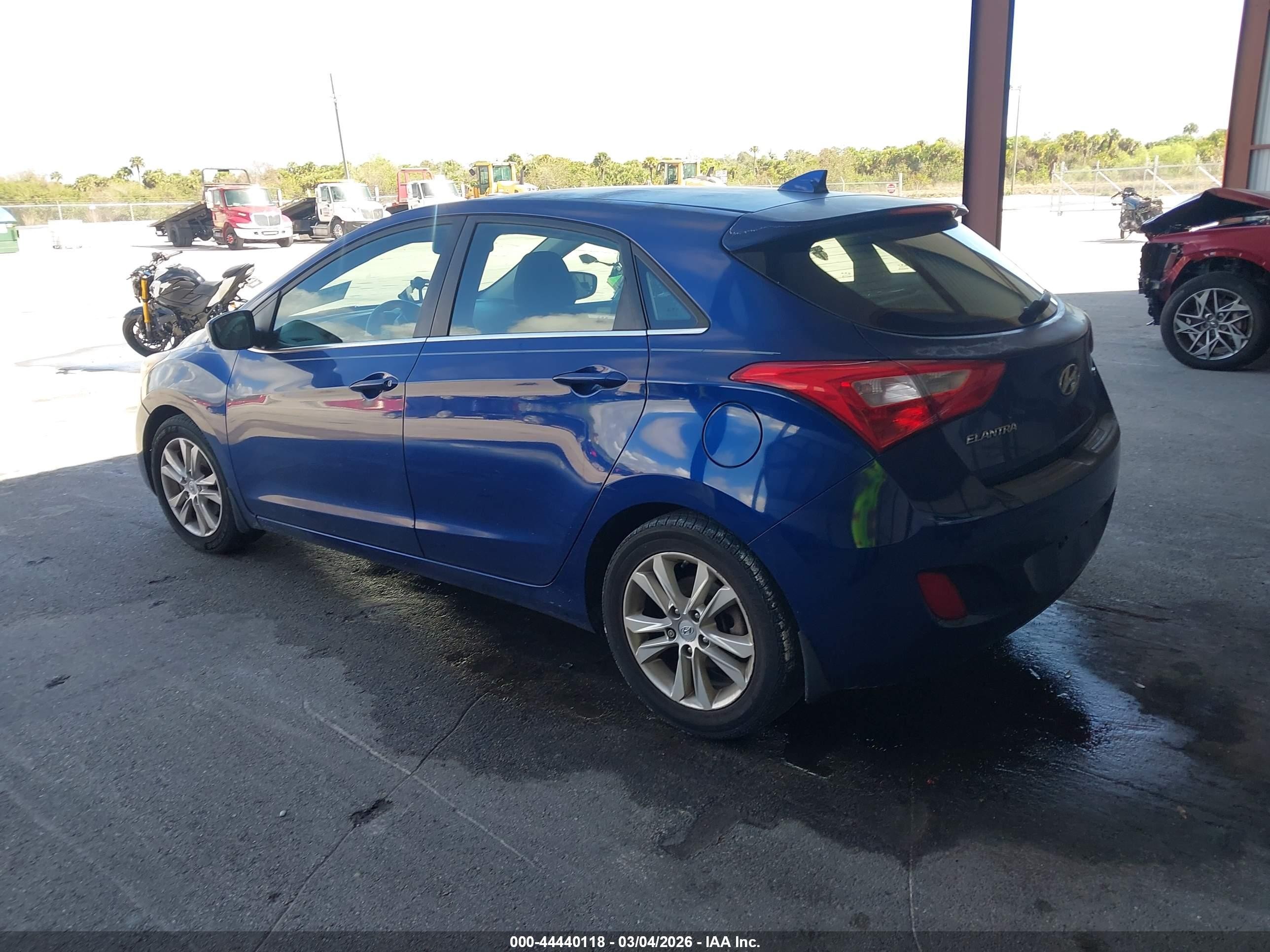 2013 Hyundai Elantra Gt   Blue vin: KMHD35LE6DU108467