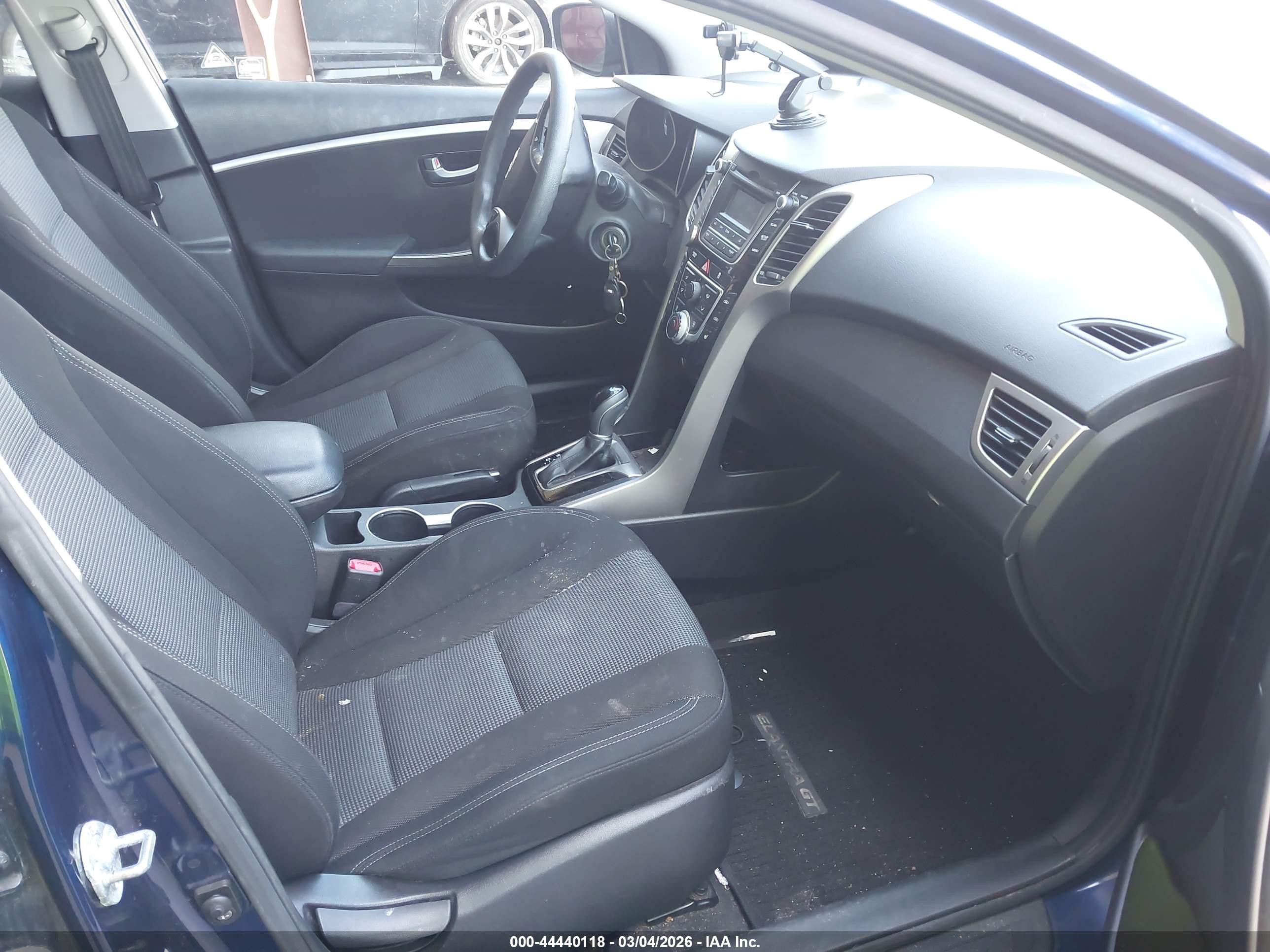 2013 Hyundai Elantra Gt   Blue vin: KMHD35LE6DU108467