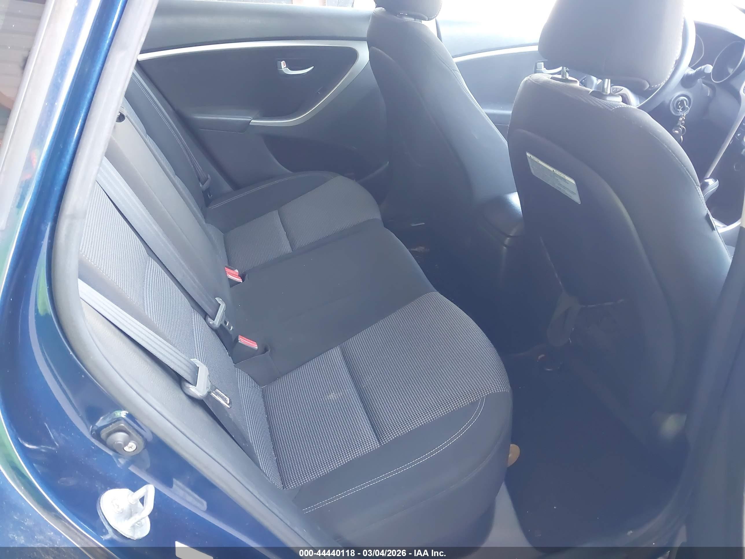 2013 Hyundai Elantra Gt   Blue vin: KMHD35LE6DU108467