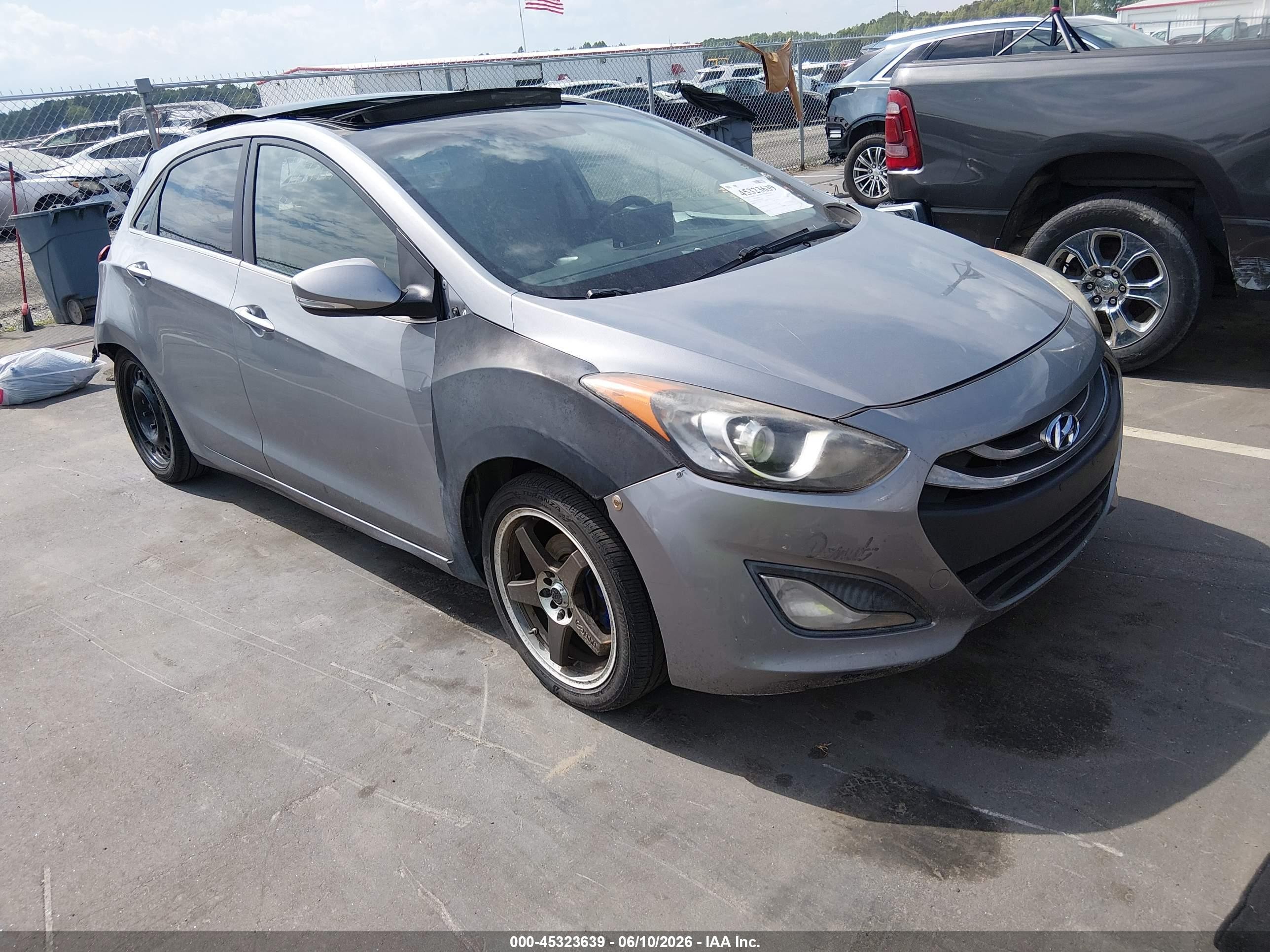 2013 Hyundai Elantra Gt   Silver vin: KMHD35LE6DU112468