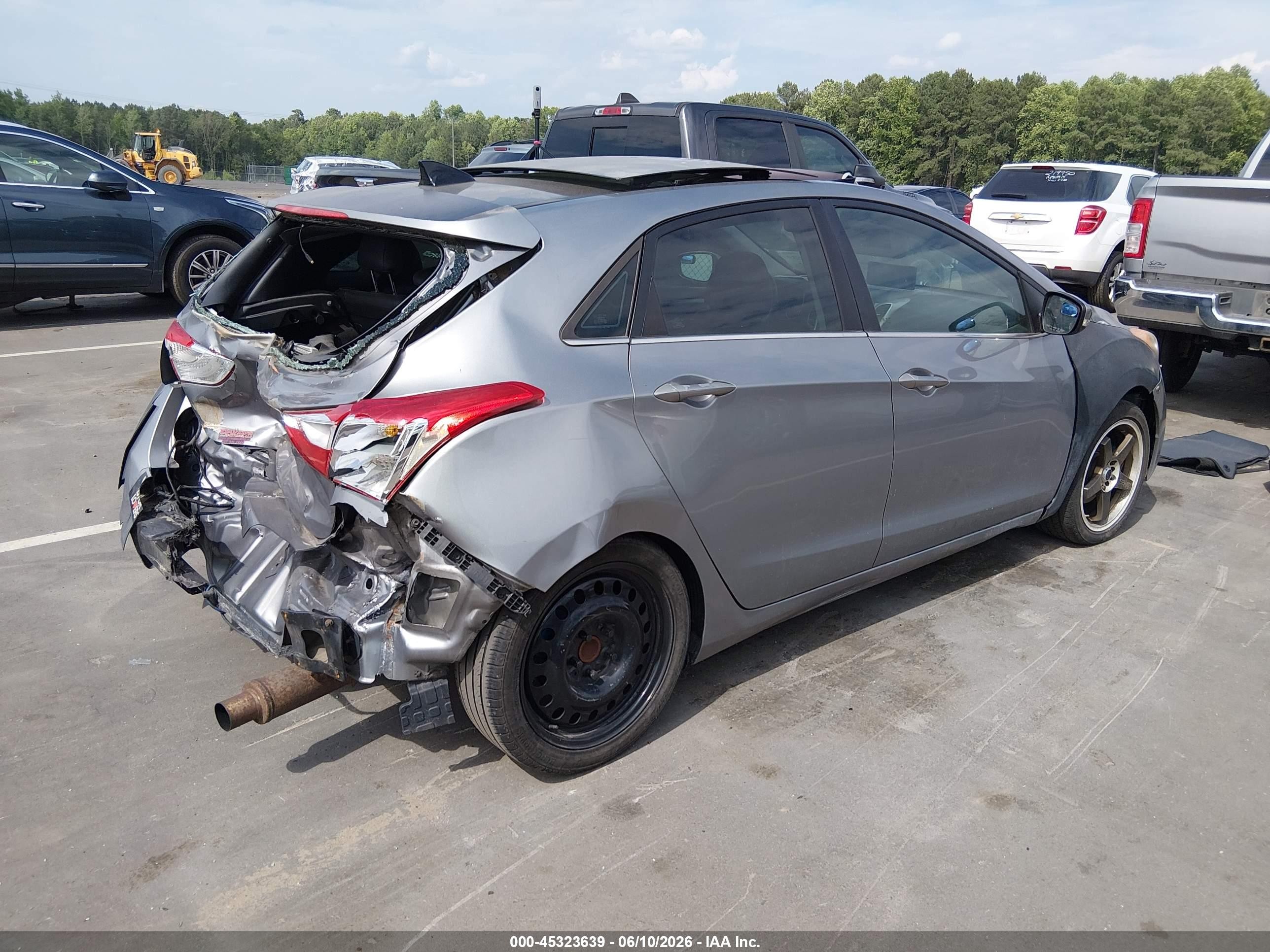 2013 Hyundai Elantra Gt   Silver vin: KMHD35LE6DU112468