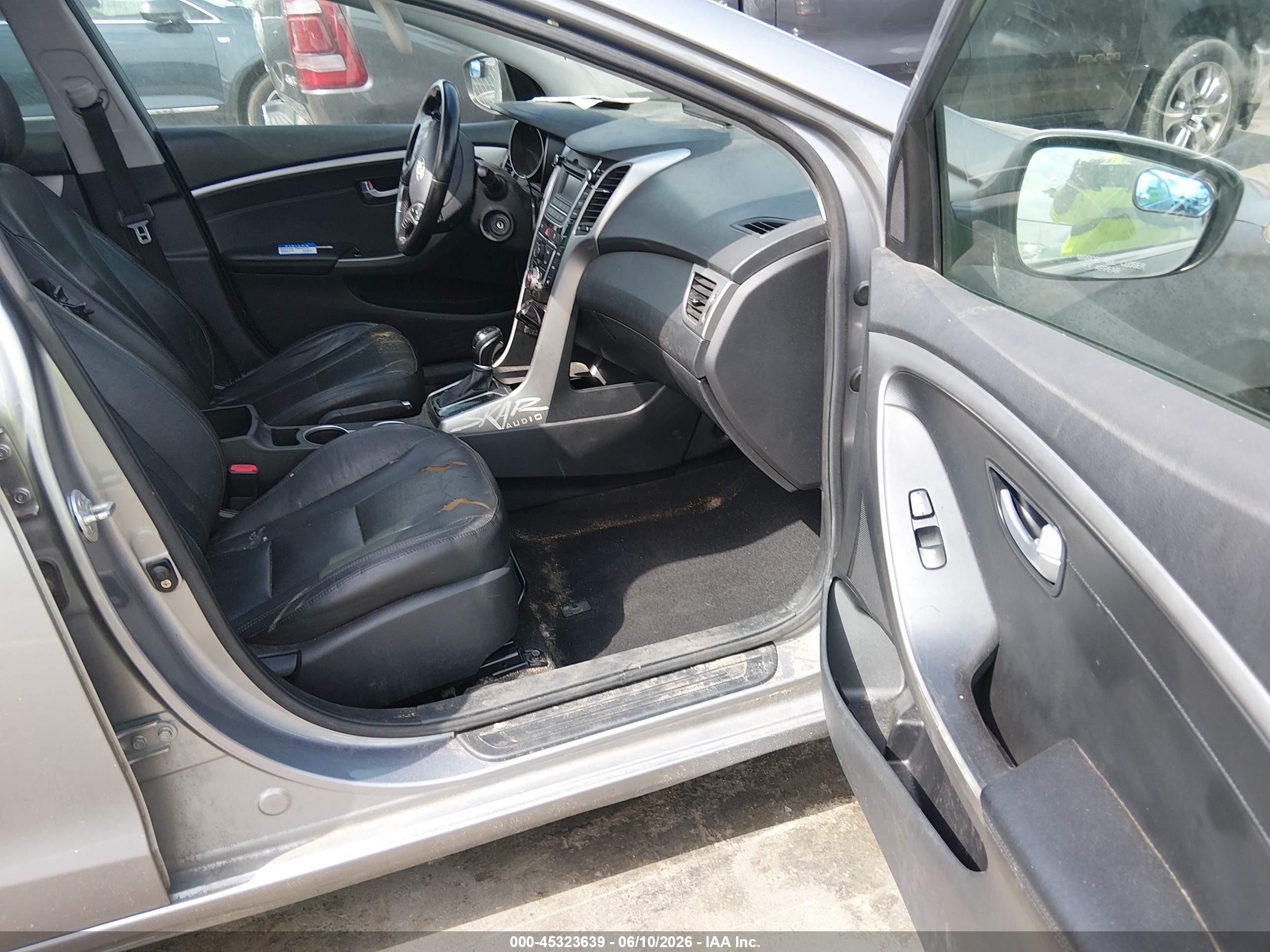 2013 Hyundai Elantra Gt   Silver vin: KMHD35LE6DU112468