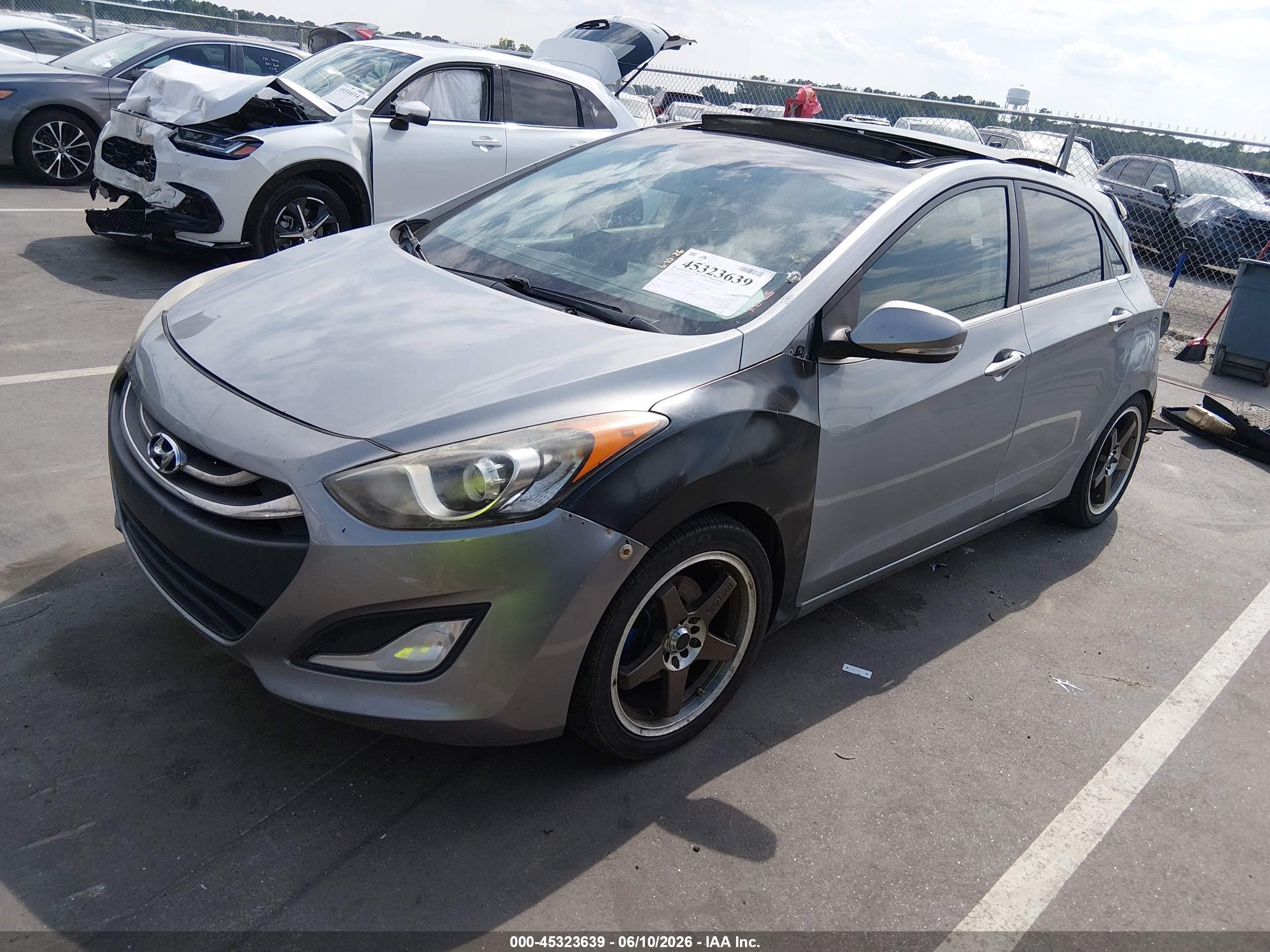 2013 Hyundai Elantra Gt   Silver vin: KMHD35LE6DU112468