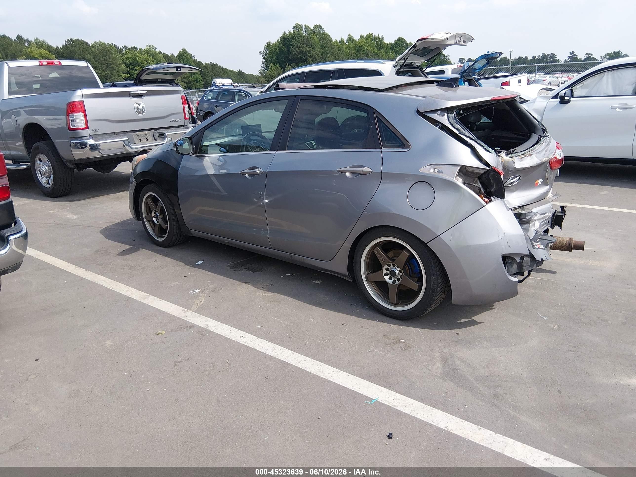 2013 Hyundai Elantra Gt   Silver vin: KMHD35LE6DU112468