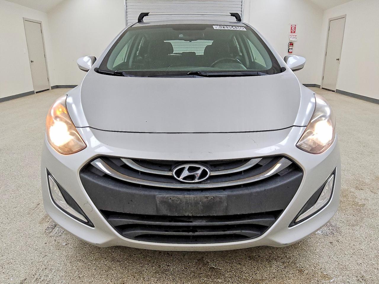 2013 Hyundai Elantra Gt Base Silver vin: KMHD35LE6DU124491