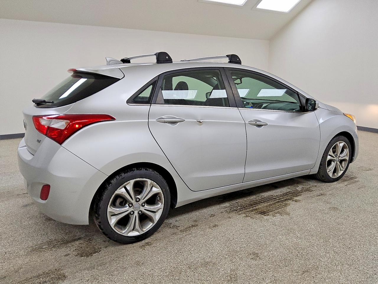 2013 Hyundai Elantra Gt Base Silver vin: KMHD35LE6DU124491