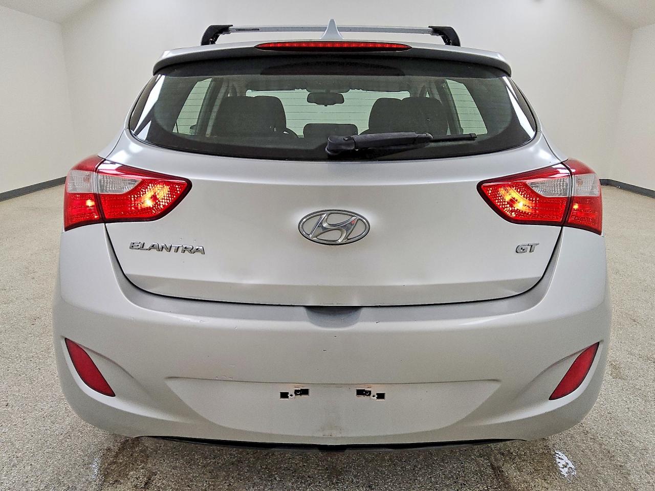 2013 Hyundai Elantra Gt Base Silver vin: KMHD35LE6DU124491