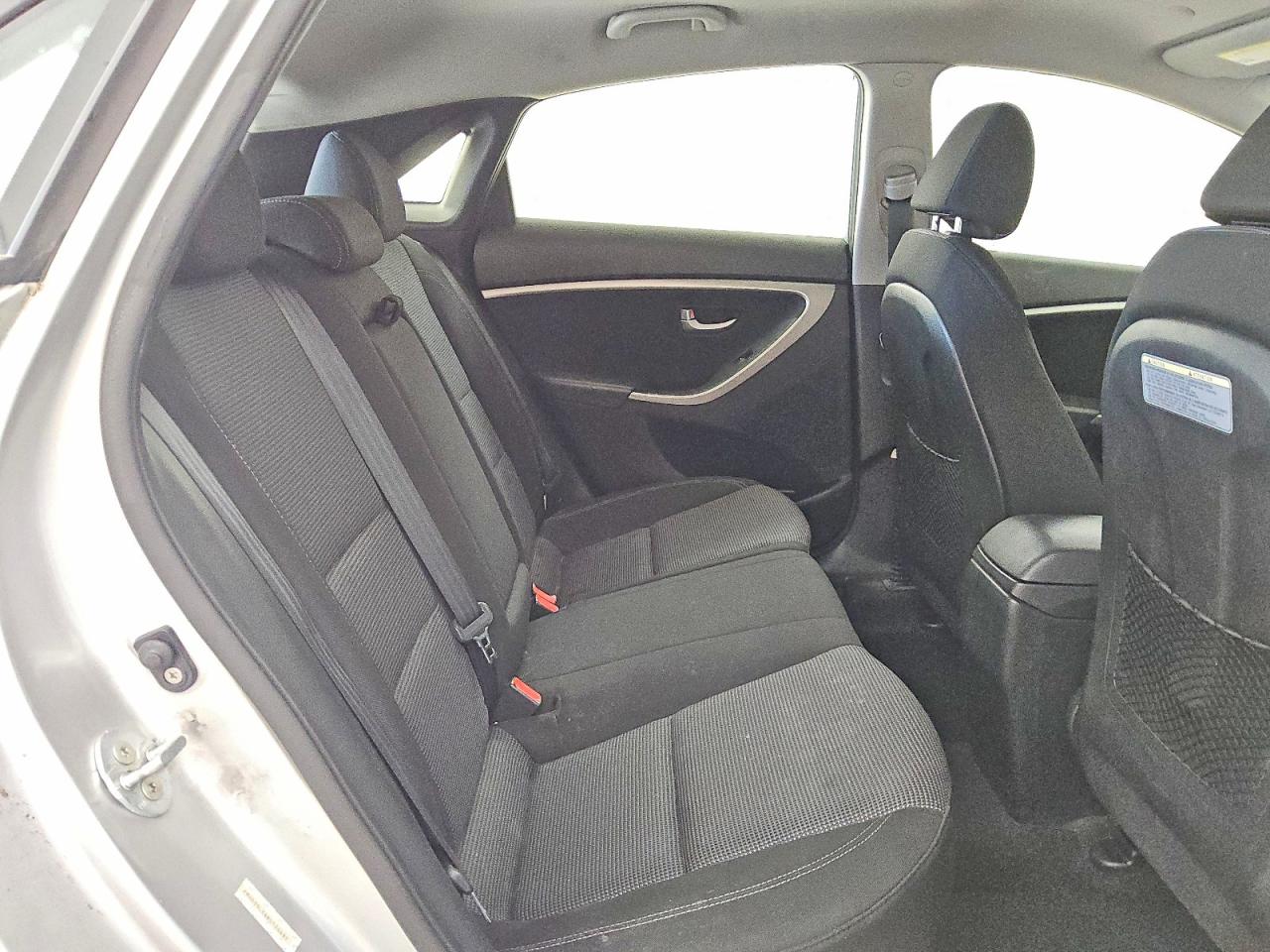 2013 Hyundai Elantra Gt Base Silver vin: KMHD35LE6DU124491
