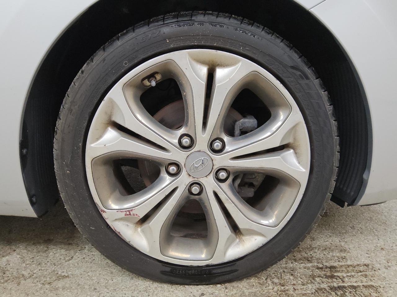 2013 Hyundai Elantra Gt Base Silver vin: KMHD35LE6DU124491 Damage: Right Front Wheel, Curb Rash, > 12 Inches