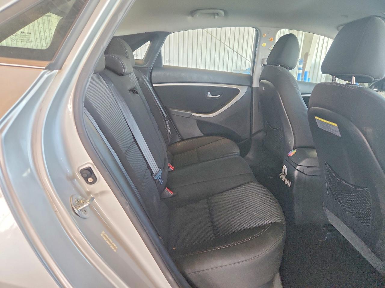2013 Hyundai Elantra Gt Base Silver vin: KMHD35LE6DU148810