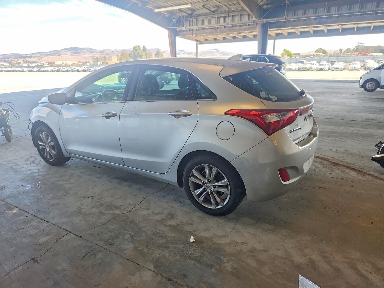 2013 Hyundai Elantra Gt Base Silver vin: KMHD35LE6DU148810