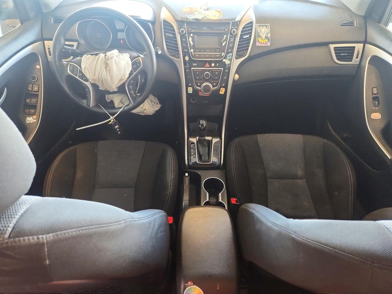 2013 Hyundai Elantra Gt Base Silver vin: KMHD35LE6DU148810