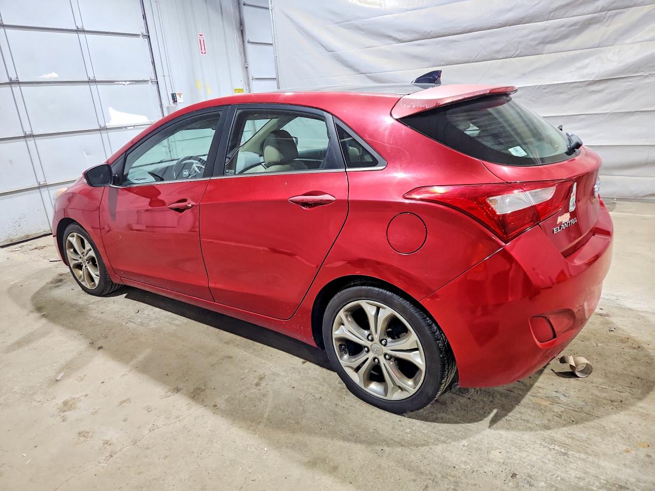 2013 Hyundai Elantra Gt Base Red vin: KMHD35LE6DU151657