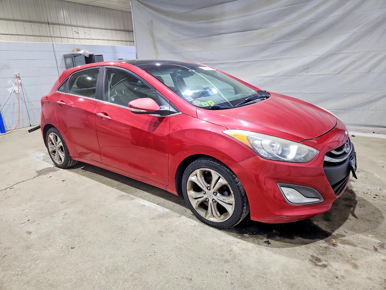 2013 Hyundai Elantra Gt Base Red vin: KMHD35LE6DU151657