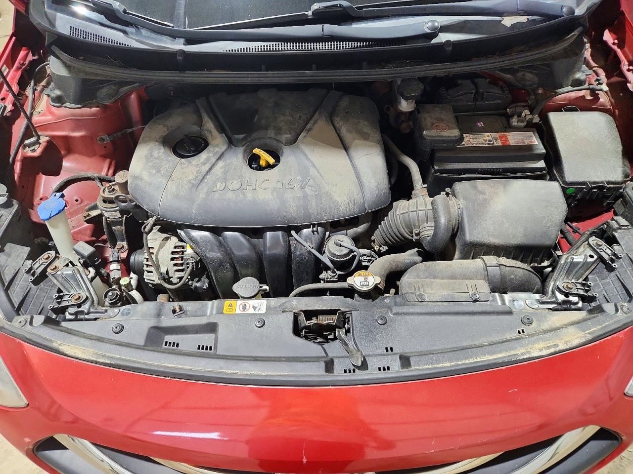 2013 Hyundai Elantra Gt Base Red vin: KMHD35LE6DU151657