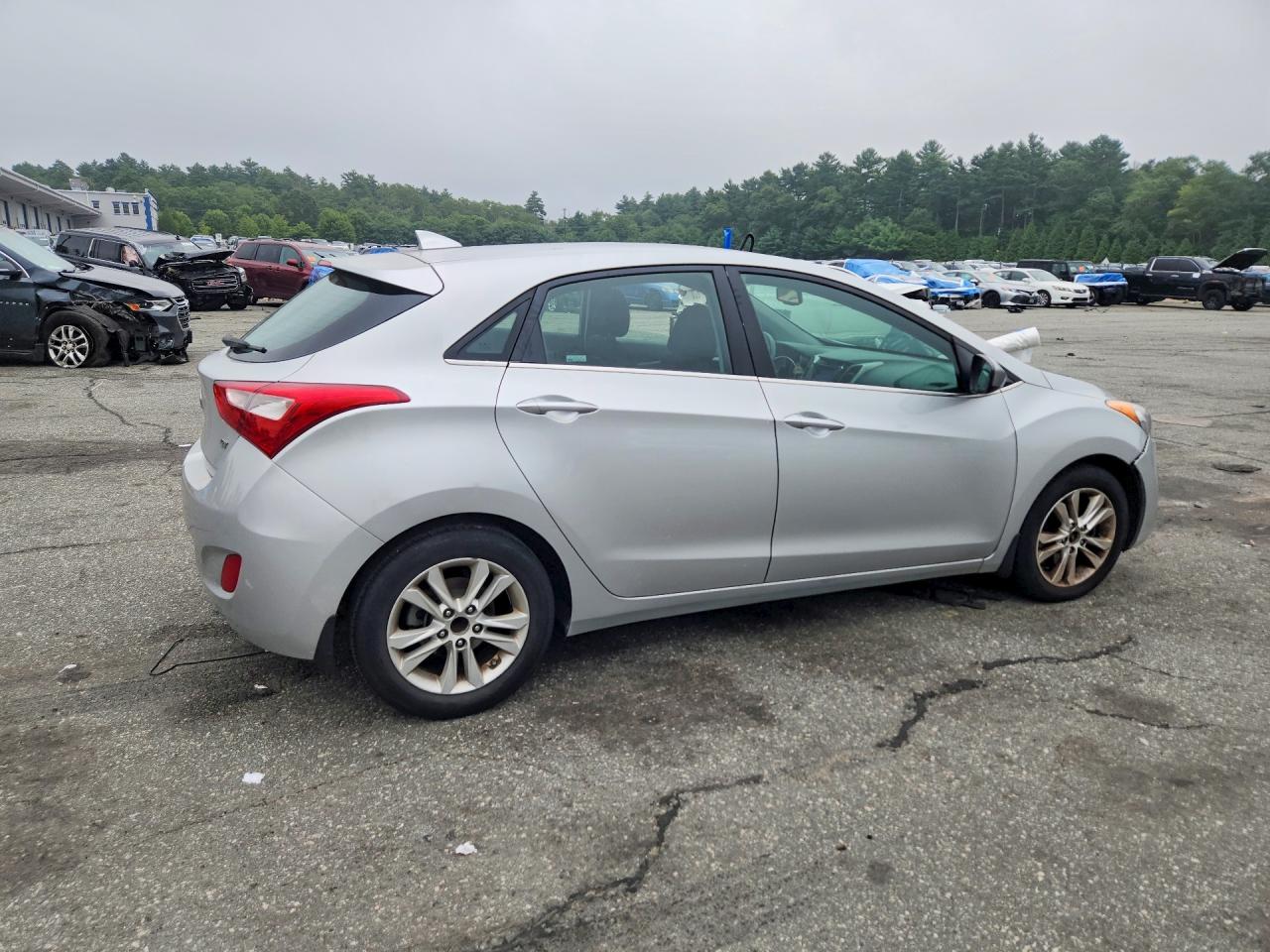 2013 Hyundai Elantra Gt Base Silver vin: KMHD35LE7DU027378
