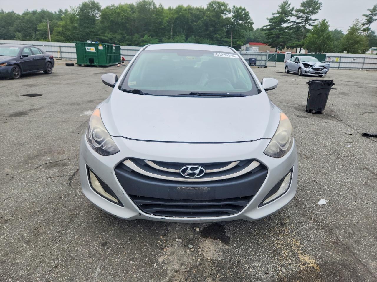 2013 Hyundai Elantra Gt Base Silver vin: KMHD35LE7DU027378