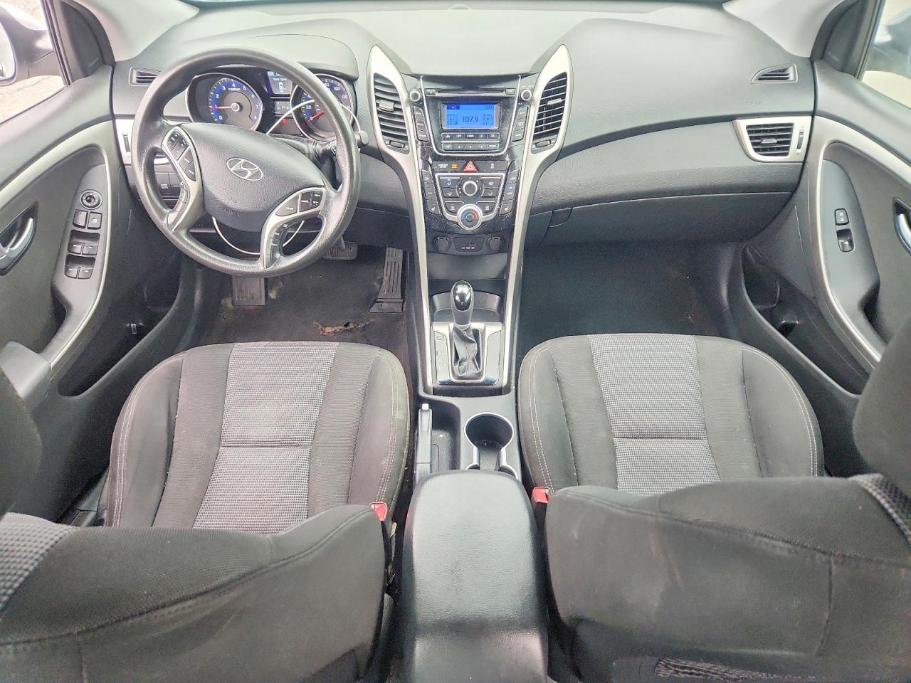 2013 Hyundai Elantra Gt Base Silver vin: KMHD35LE7DU027378