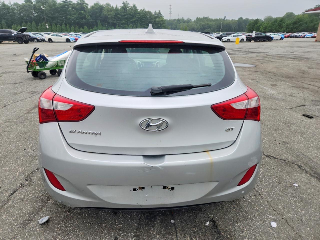 2013 Hyundai Elantra Gt Base Silver vin: KMHD35LE7DU027378