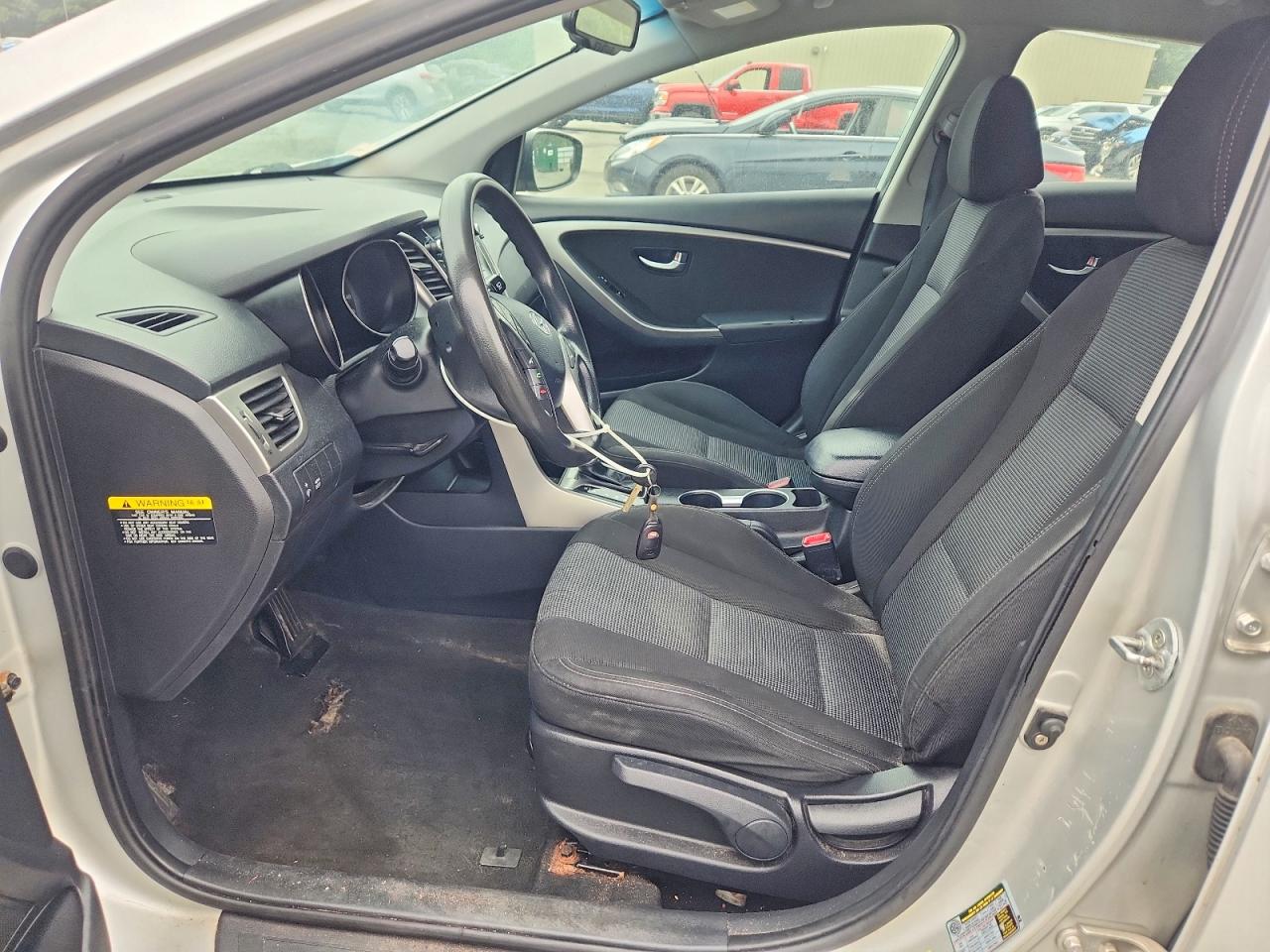 2013 Hyundai Elantra Gt Base Silver vin: KMHD35LE7DU027378