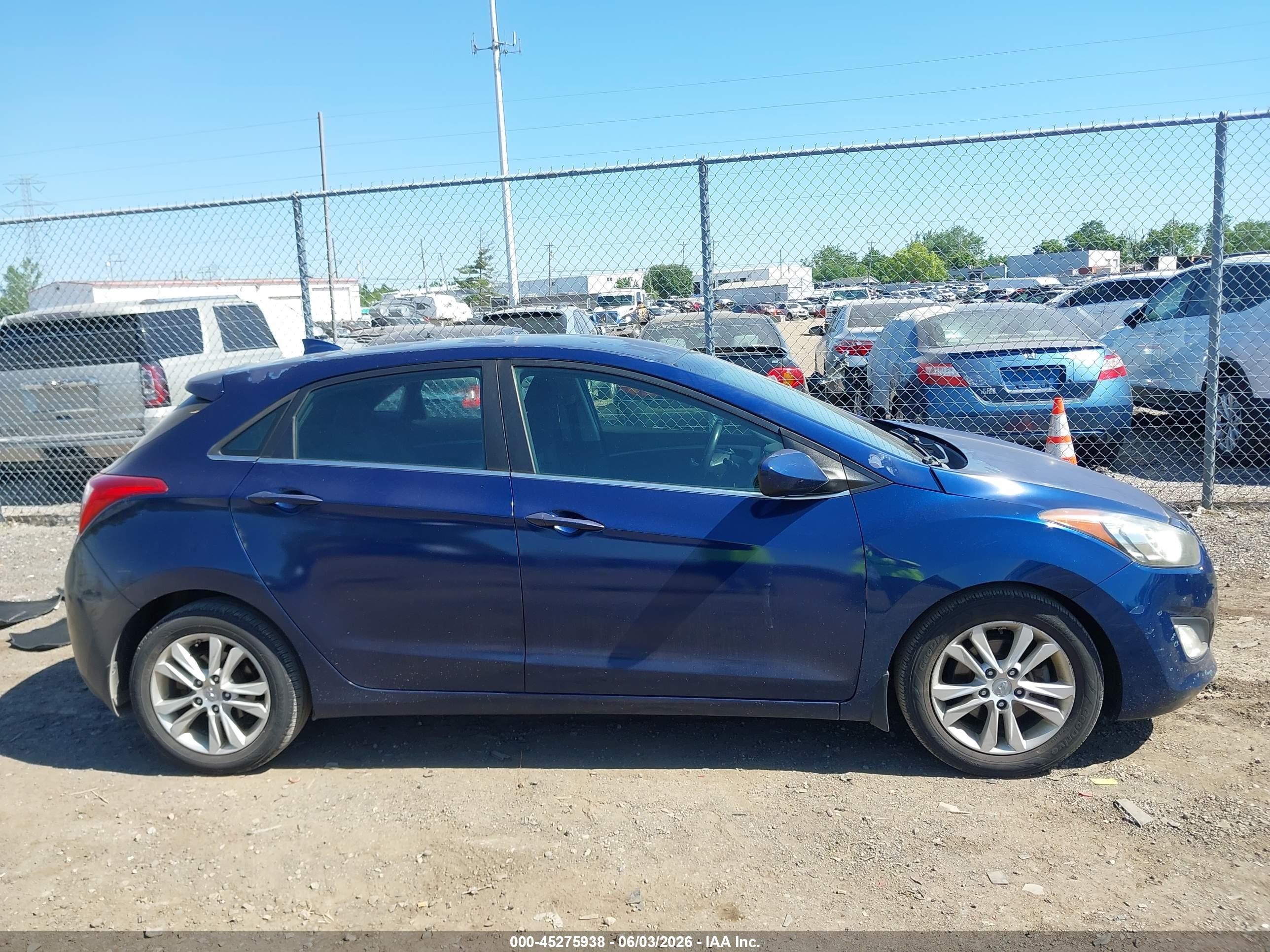 2013 Hyundai Elantra Gt Blue vin: KMHD35LE7DU036338