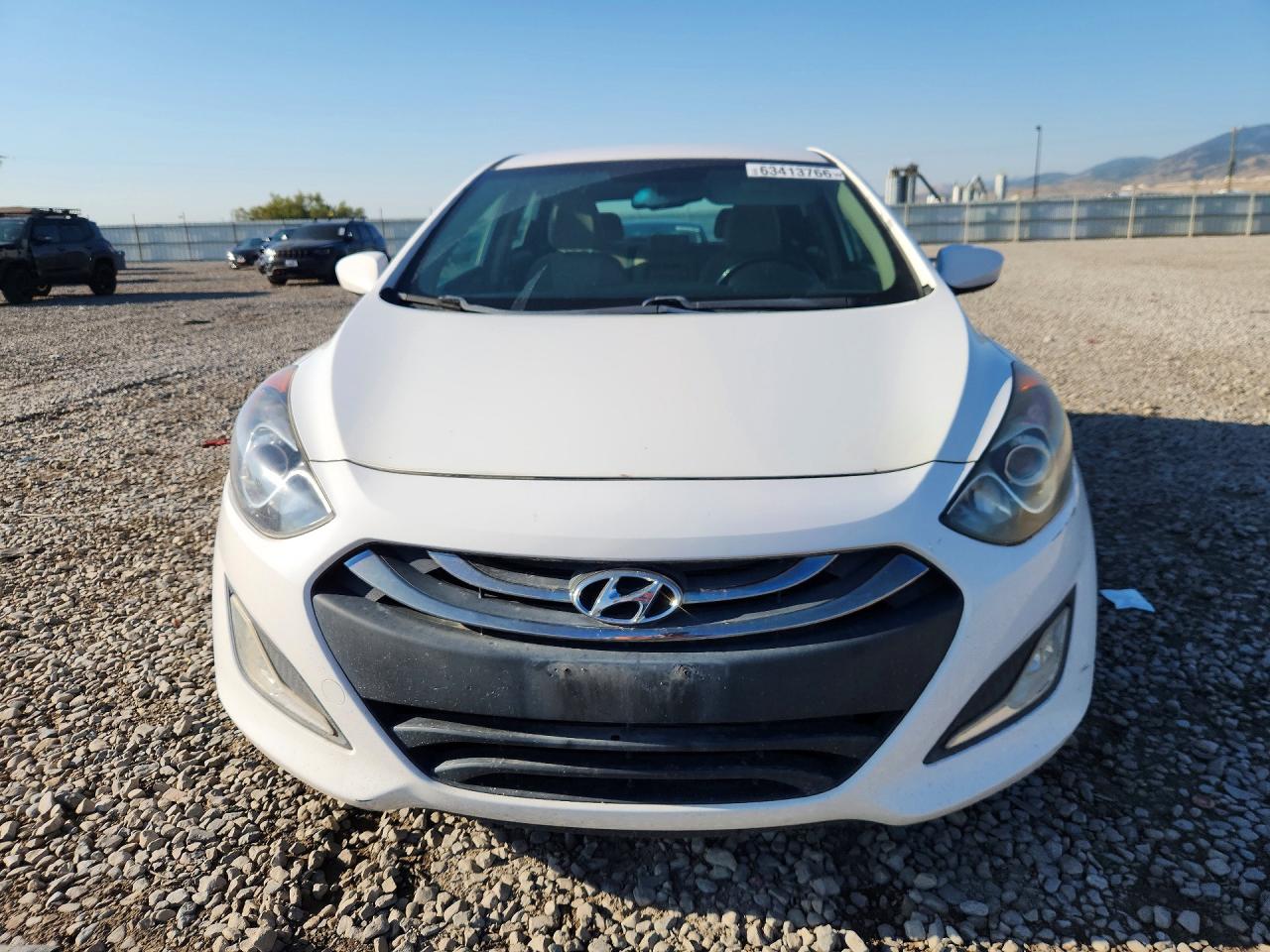 2013 Hyundai Elantra Gt Base White vin: KMHD35LE7DU043712