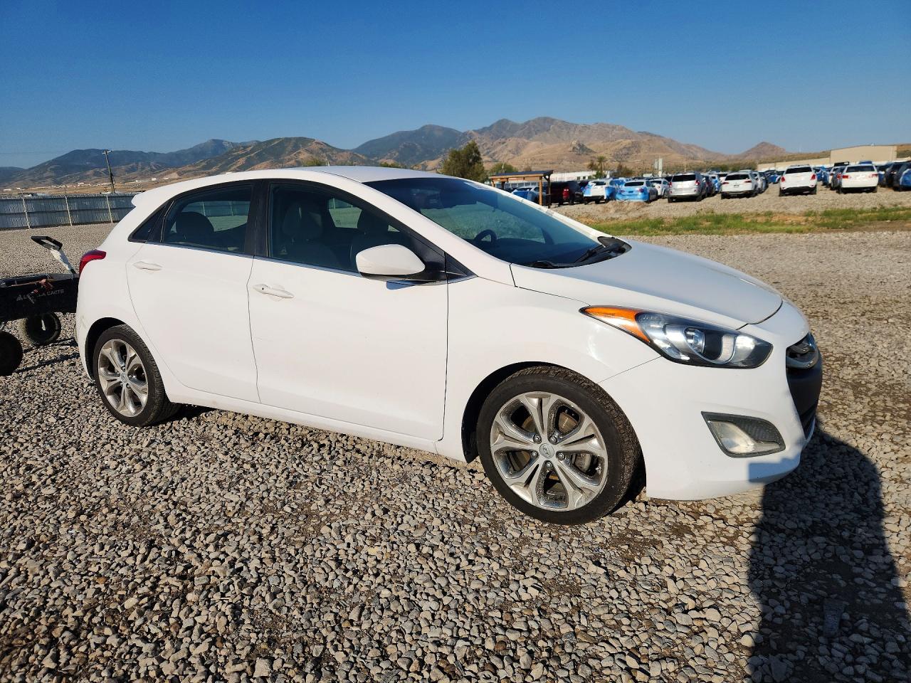 2013 Hyundai Elantra Gt Base White vin: KMHD35LE7DU043712