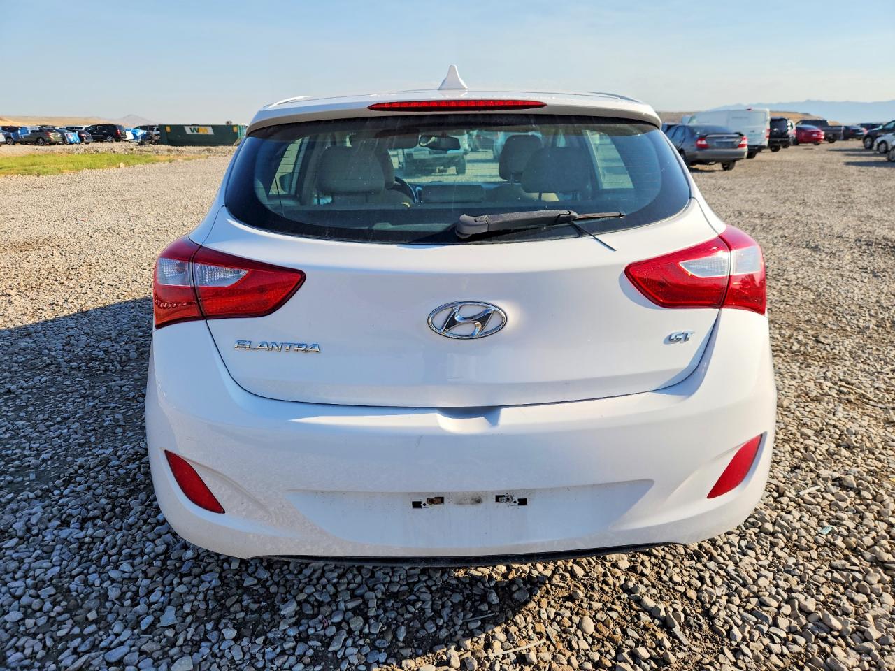 2013 Hyundai Elantra Gt Base White vin: KMHD35LE7DU043712