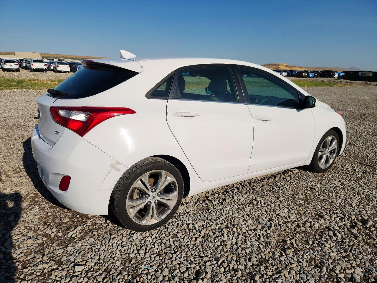 2013 Hyundai Elantra Gt Base White vin: KMHD35LE7DU043712