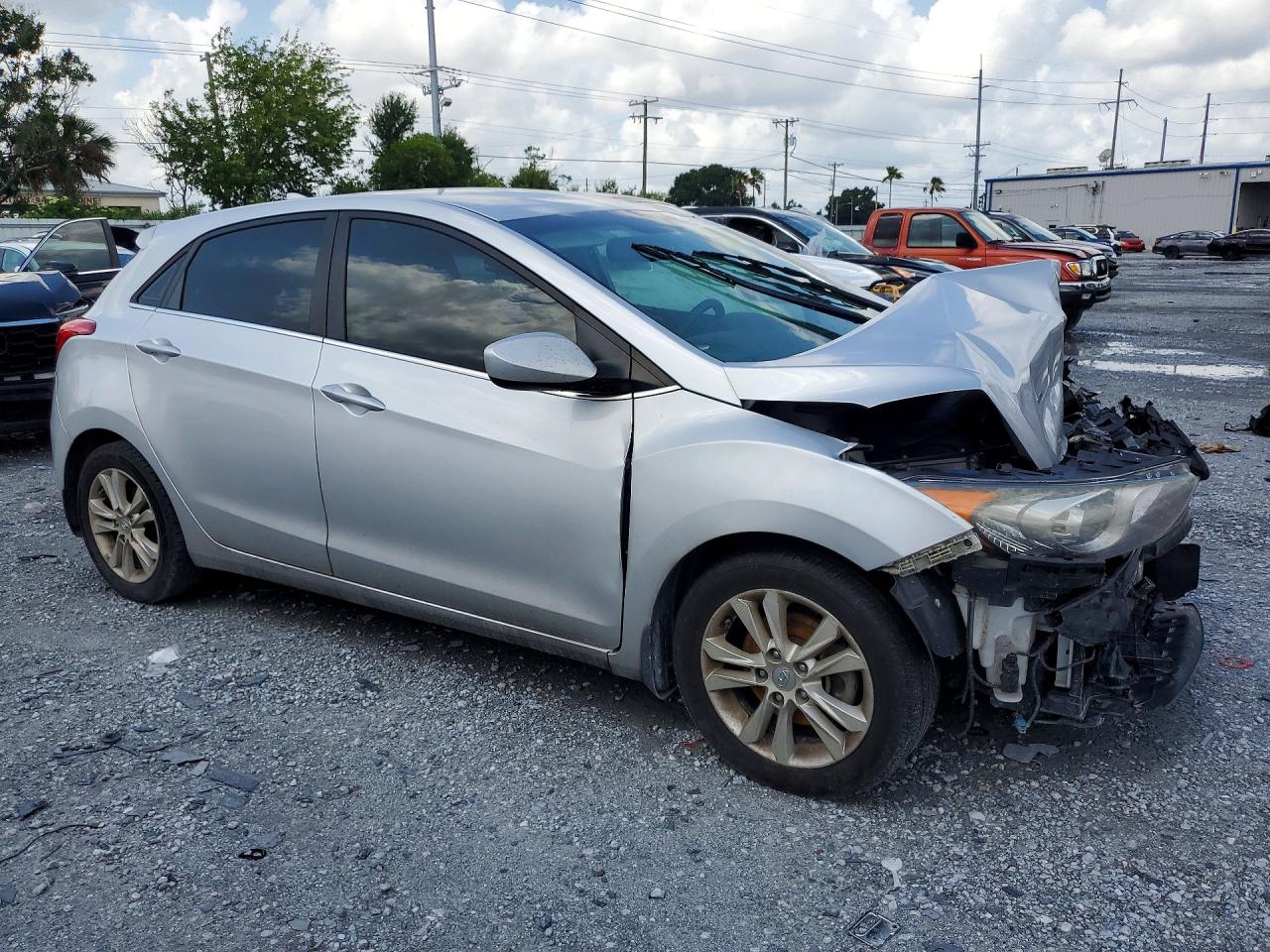 2013 Hyundai Elantra Gt Base Silver vin: KMHD35LE7DU108896