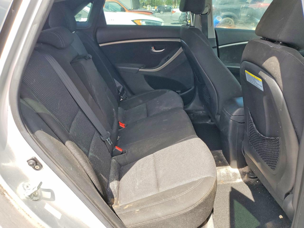 2013 Hyundai Elantra Gt Base Silver vin: KMHD35LE7DU108896