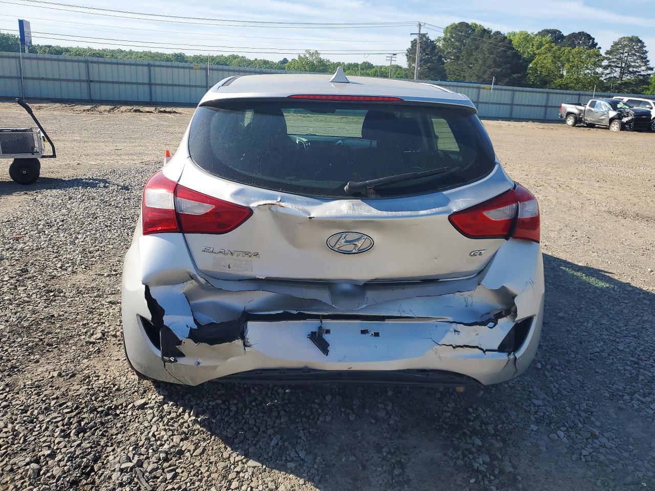2013 Hyundai Elantra Gt Base Silver vin: KMHD35LE7DU124127