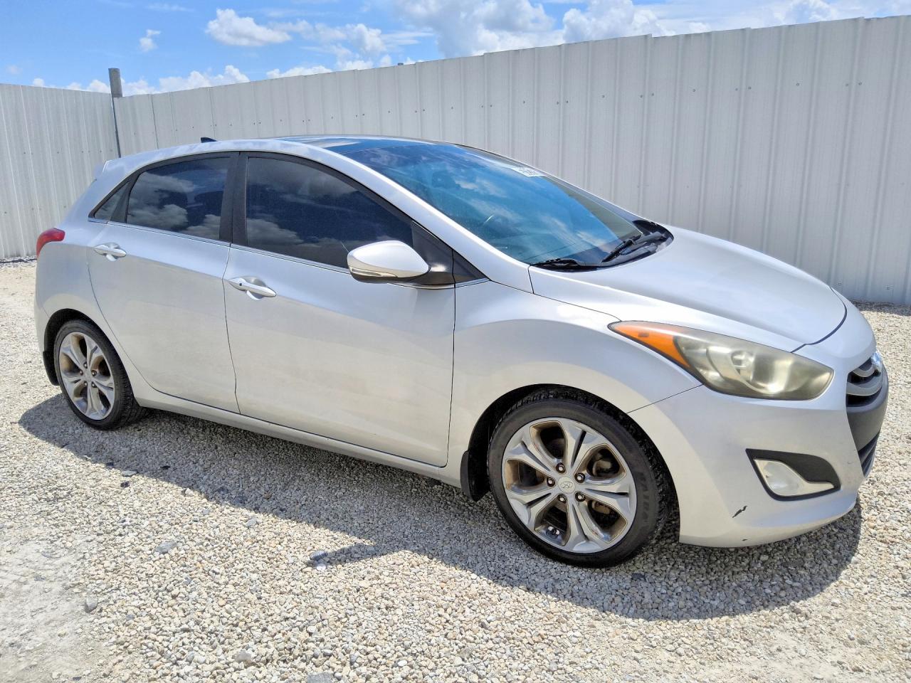 2013 Hyundai Elantra Gt Base Серебряный vin: KMHD35LE7DU152669
