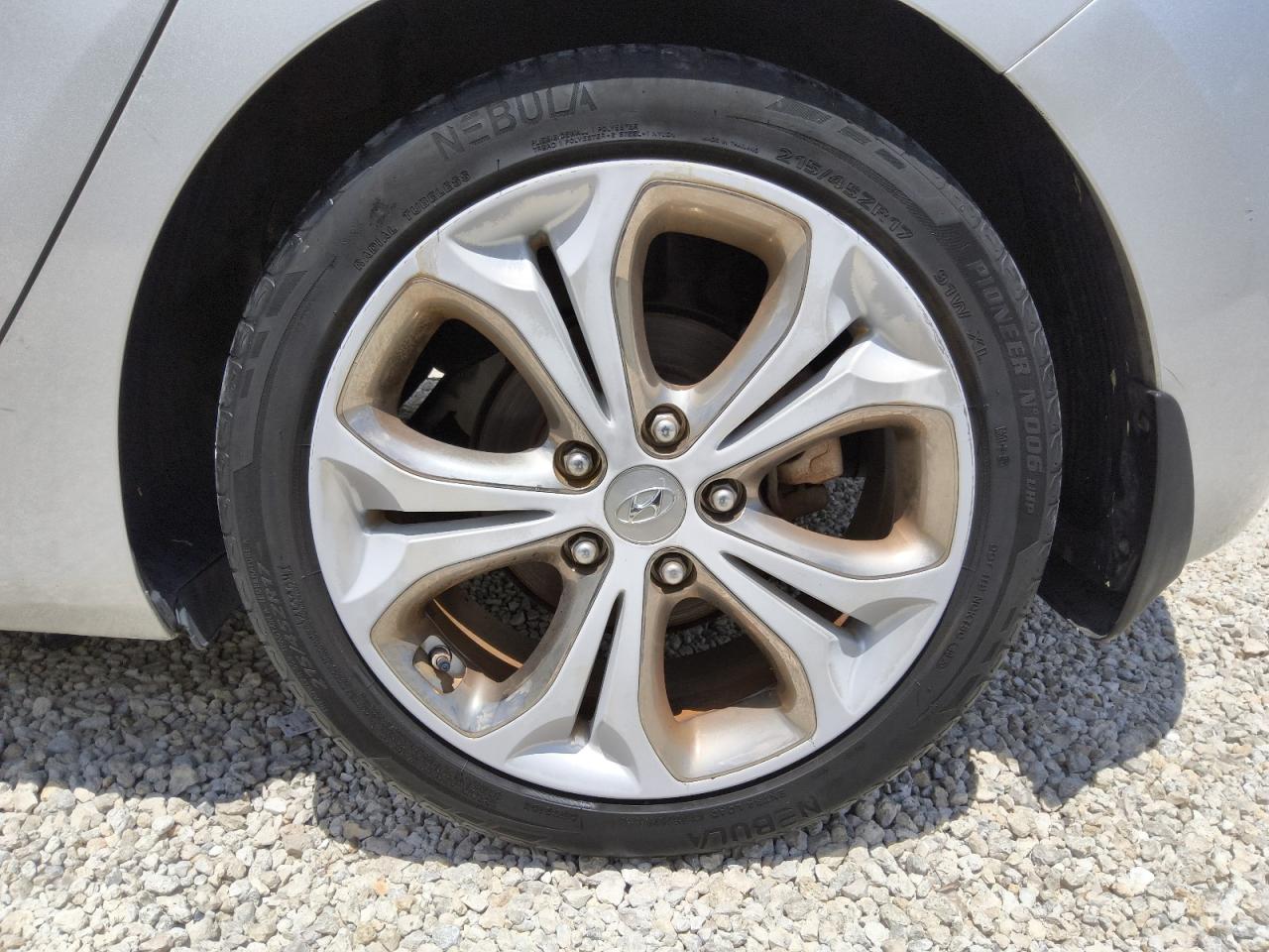 2013 Hyundai Elantra Gt Base Серебряный vin: KMHD35LE7DU152669 Damage: Left Rear Wheel, Curb Rash, > 12 Inches