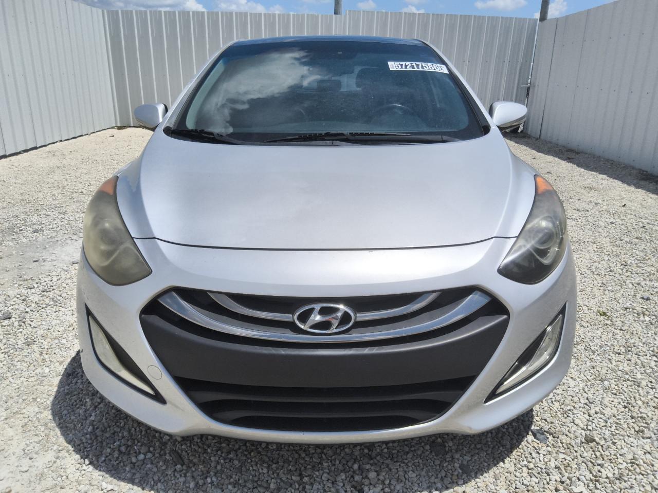 2013 Hyundai Elantra Gt Base Серебряный vin: KMHD35LE7DU152669 Damage: Left Fog Lamp, Broken, Replacement Required