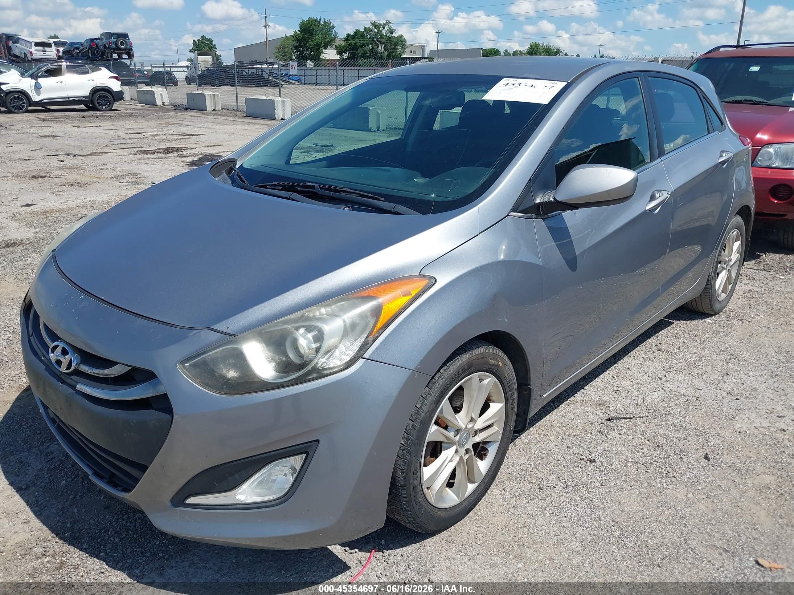 2013 Hyundai Elantra Gt   Silver vin: KMHD35LE8DU031066