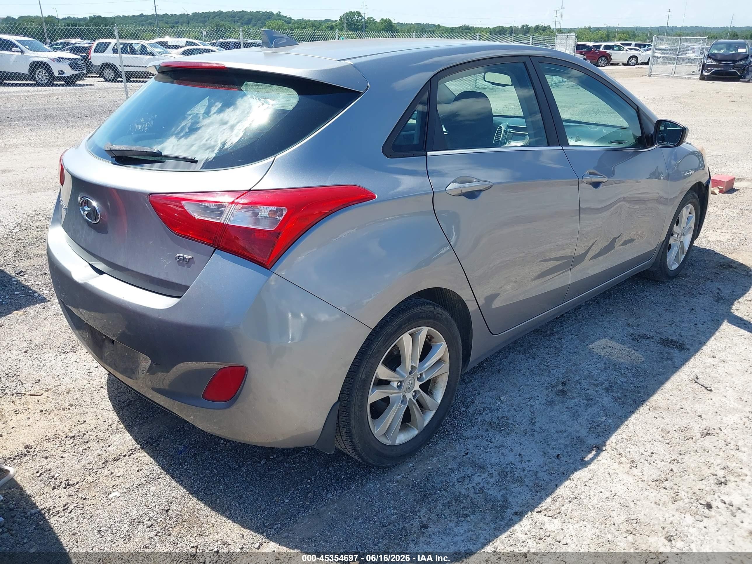 2013 Hyundai Elantra Gt   Silver vin: KMHD35LE8DU031066
