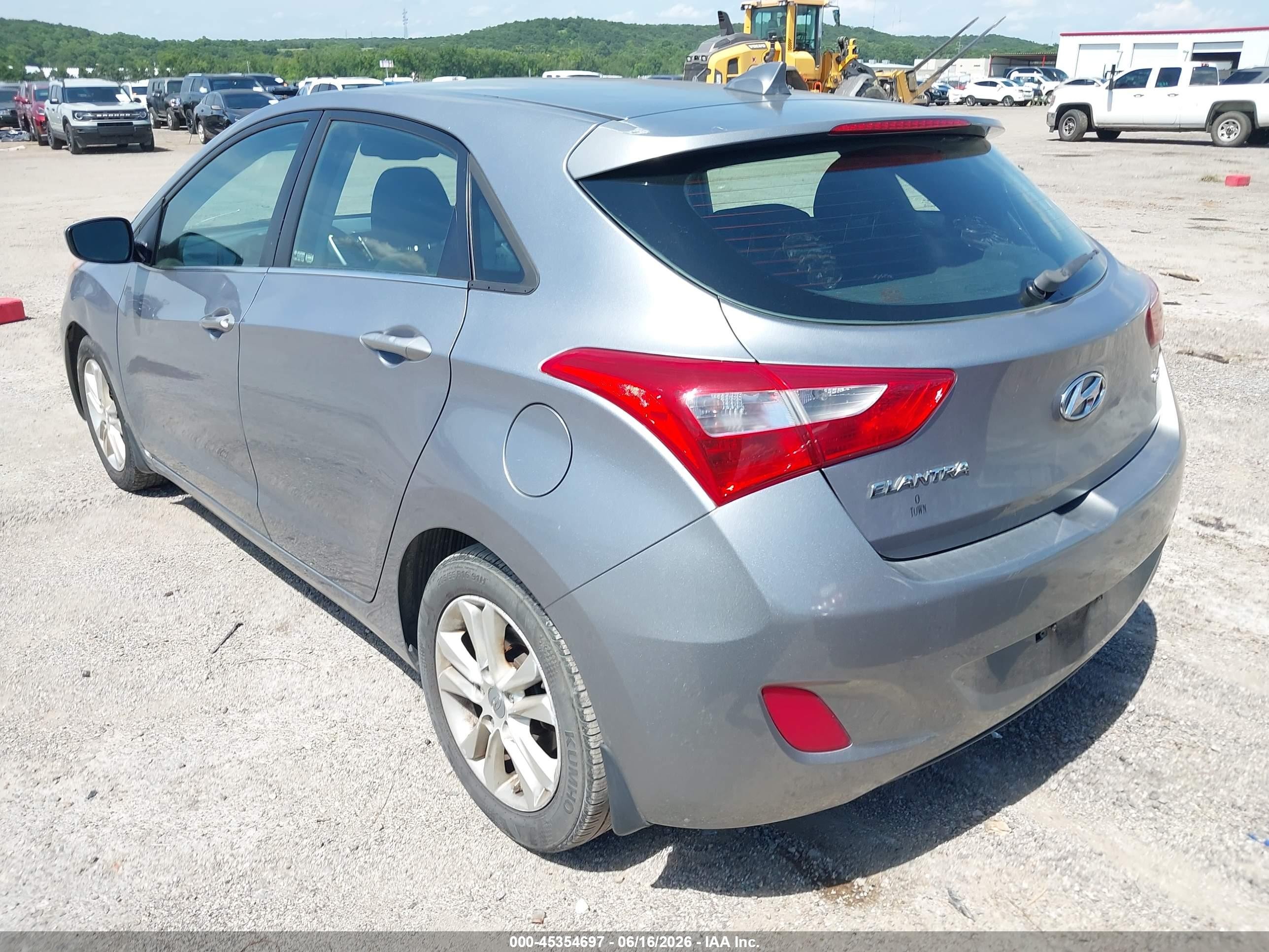 2013 Hyundai Elantra Gt   Silver vin: KMHD35LE8DU031066