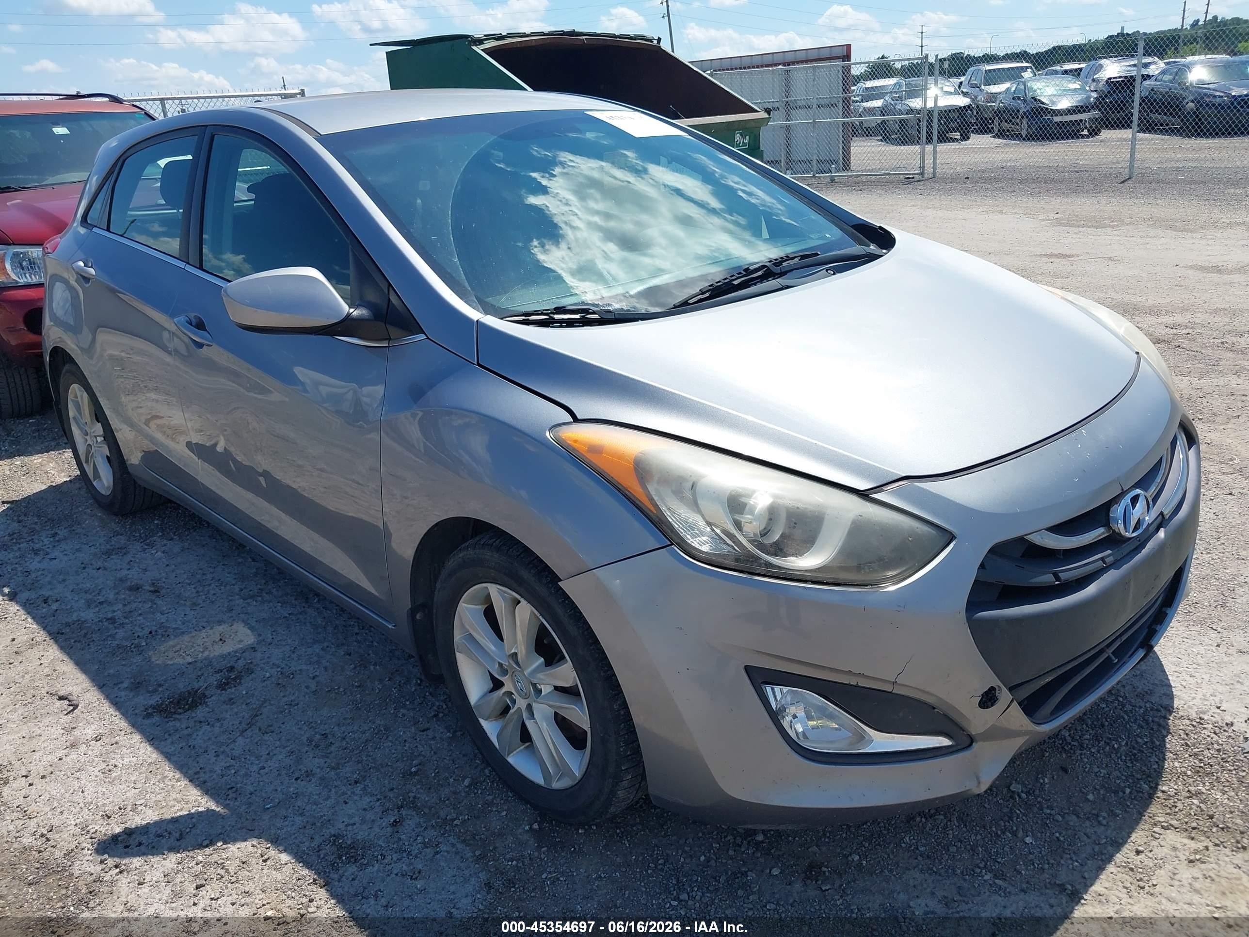 2013 Hyundai Elantra Gt   Silver vin: KMHD35LE8DU031066