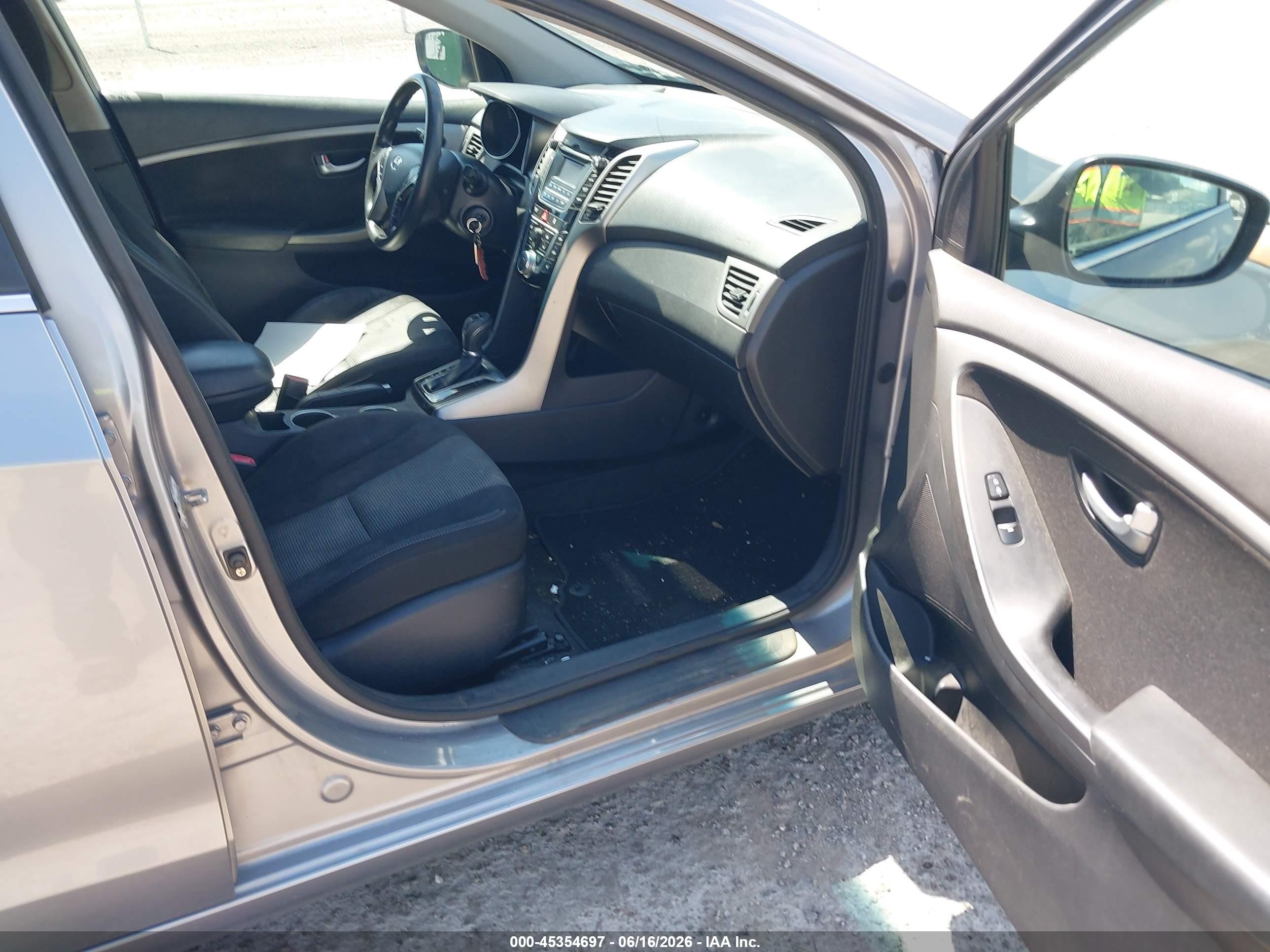 2013 Hyundai Elantra Gt   Silver vin: KMHD35LE8DU031066