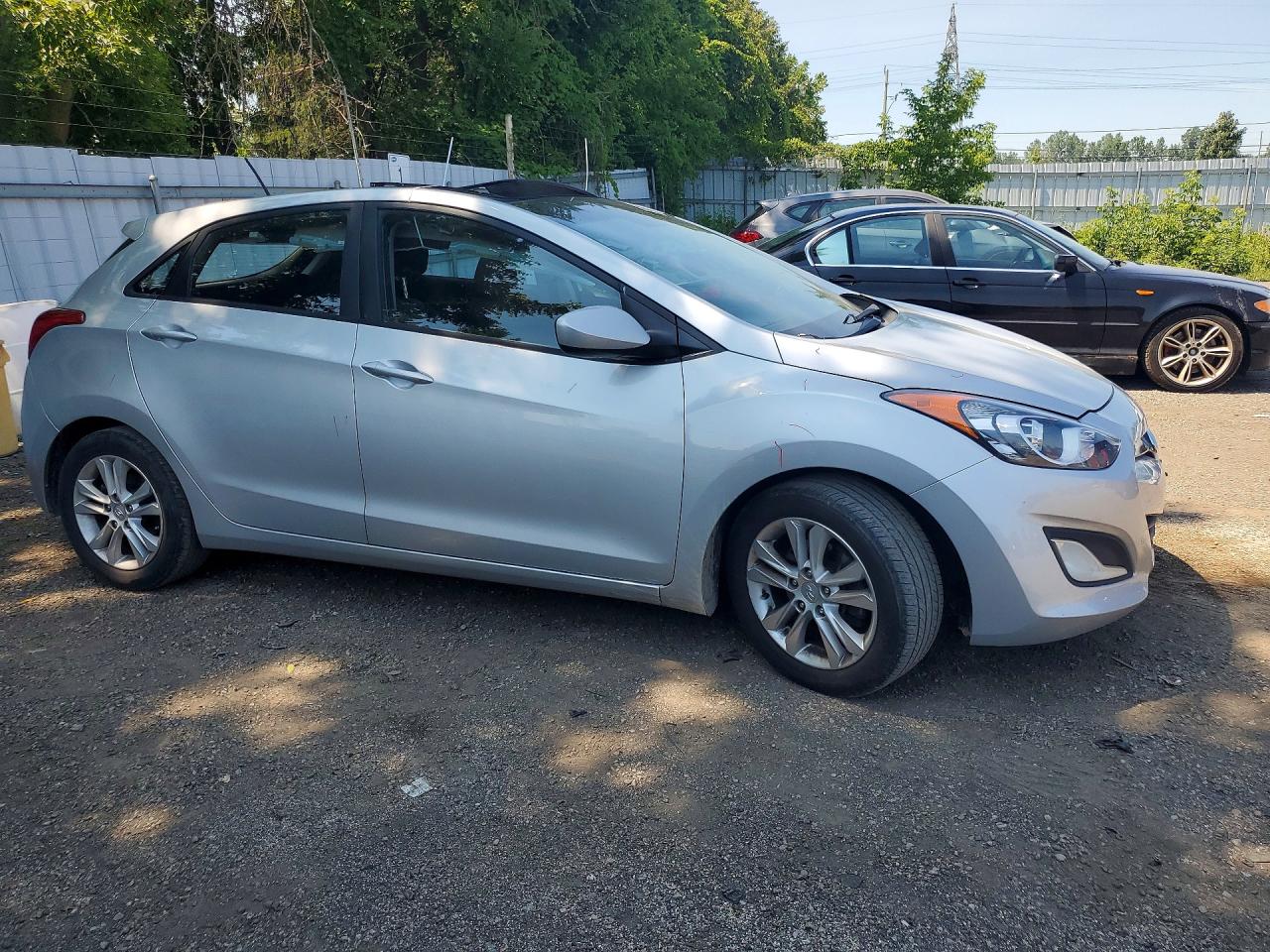 2013 Hyundai Elantra Gt Base Silver vin: KMHD35LE8DU034405