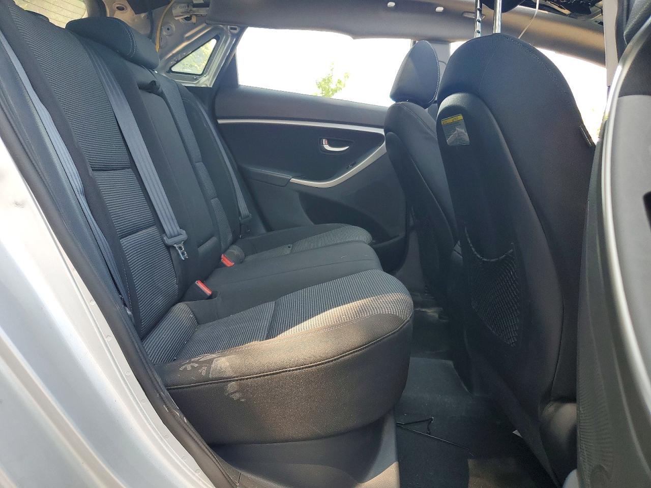 2013 Hyundai Elantra Gt Base Silver vin: KMHD35LE8DU034405