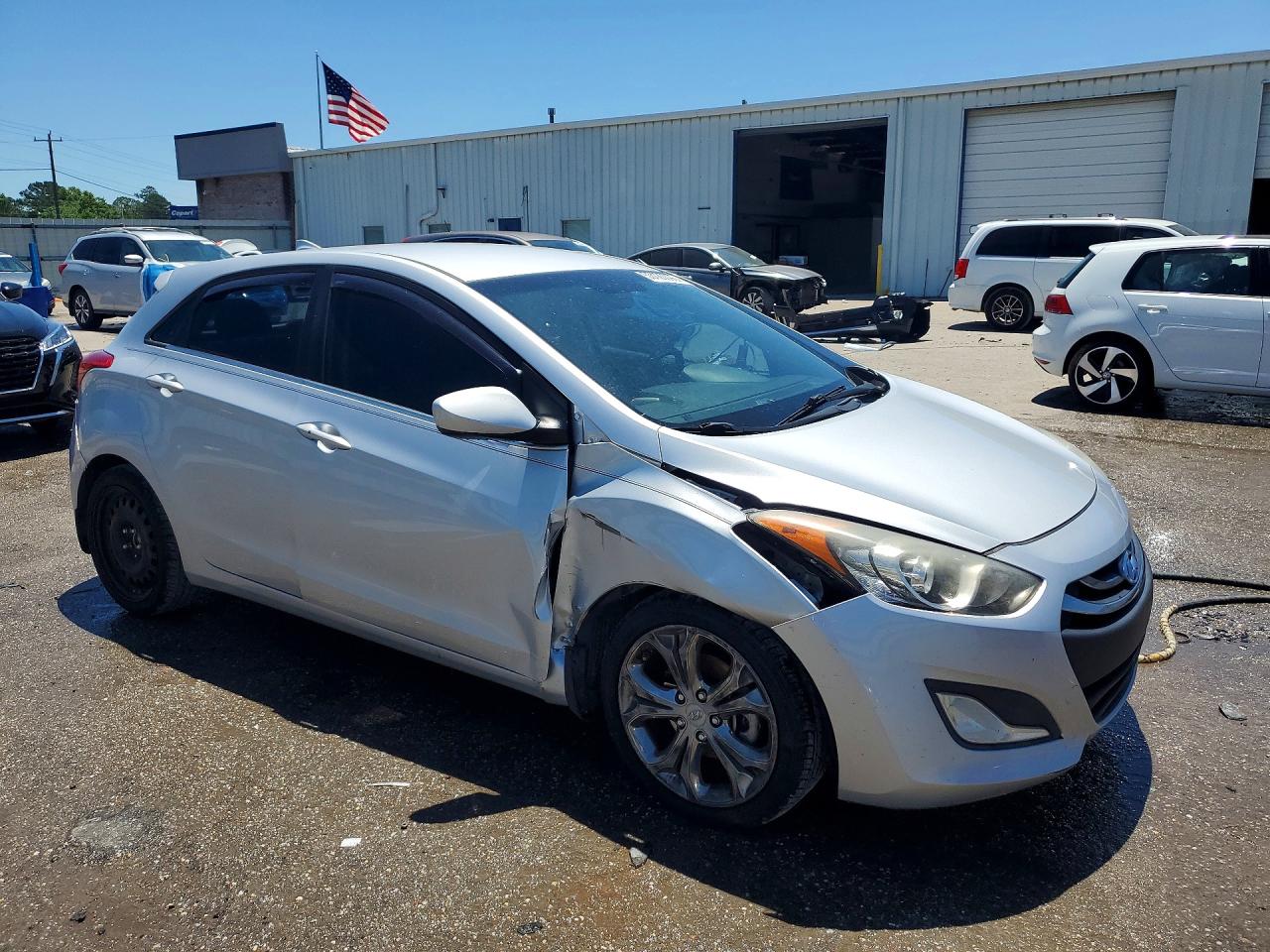 2013 Hyundai Elantra Gt Base Silver vin: KMHD35LE8DU044691