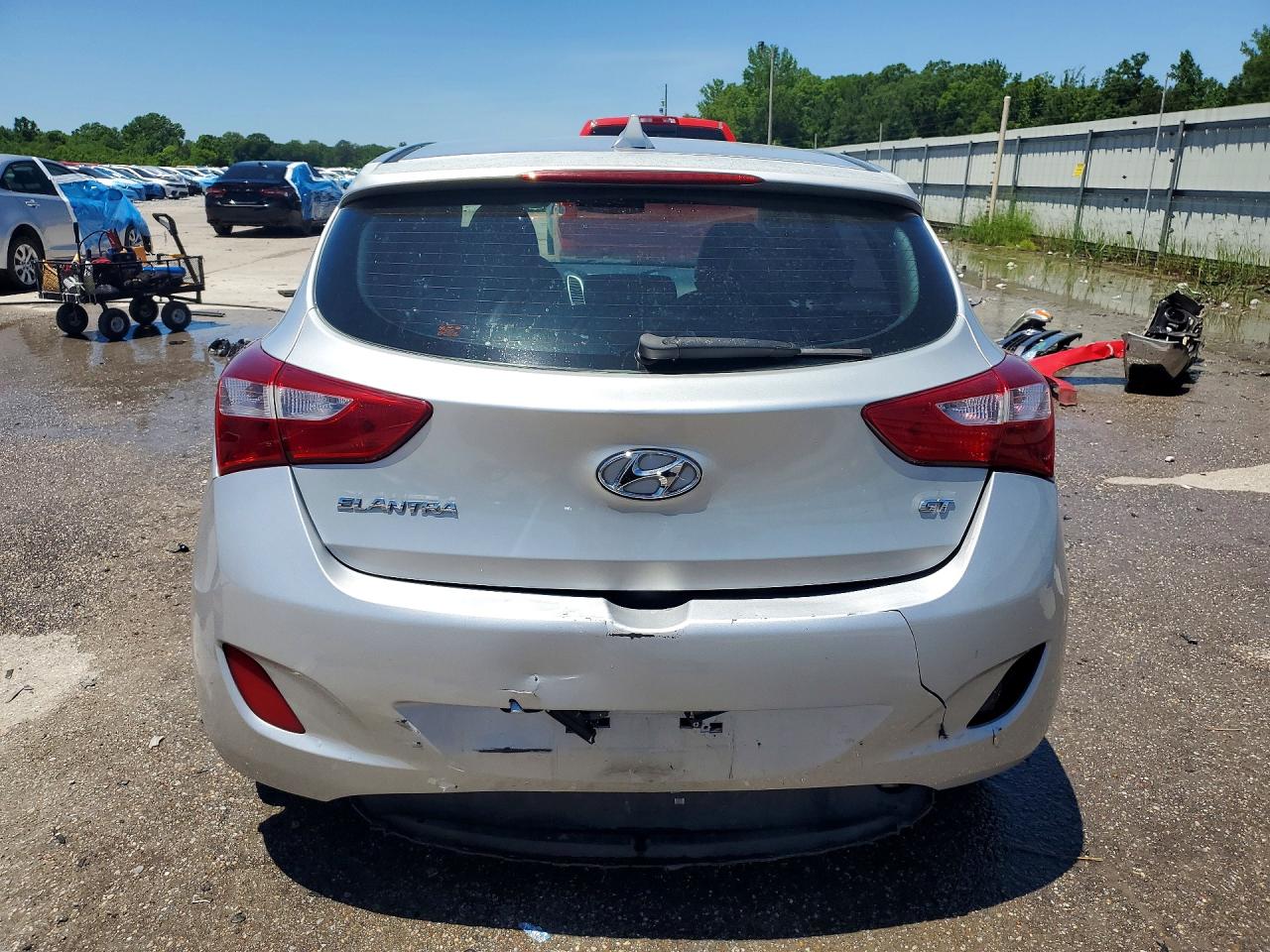 2013 Hyundai Elantra Gt Base Silver vin: KMHD35LE8DU044691