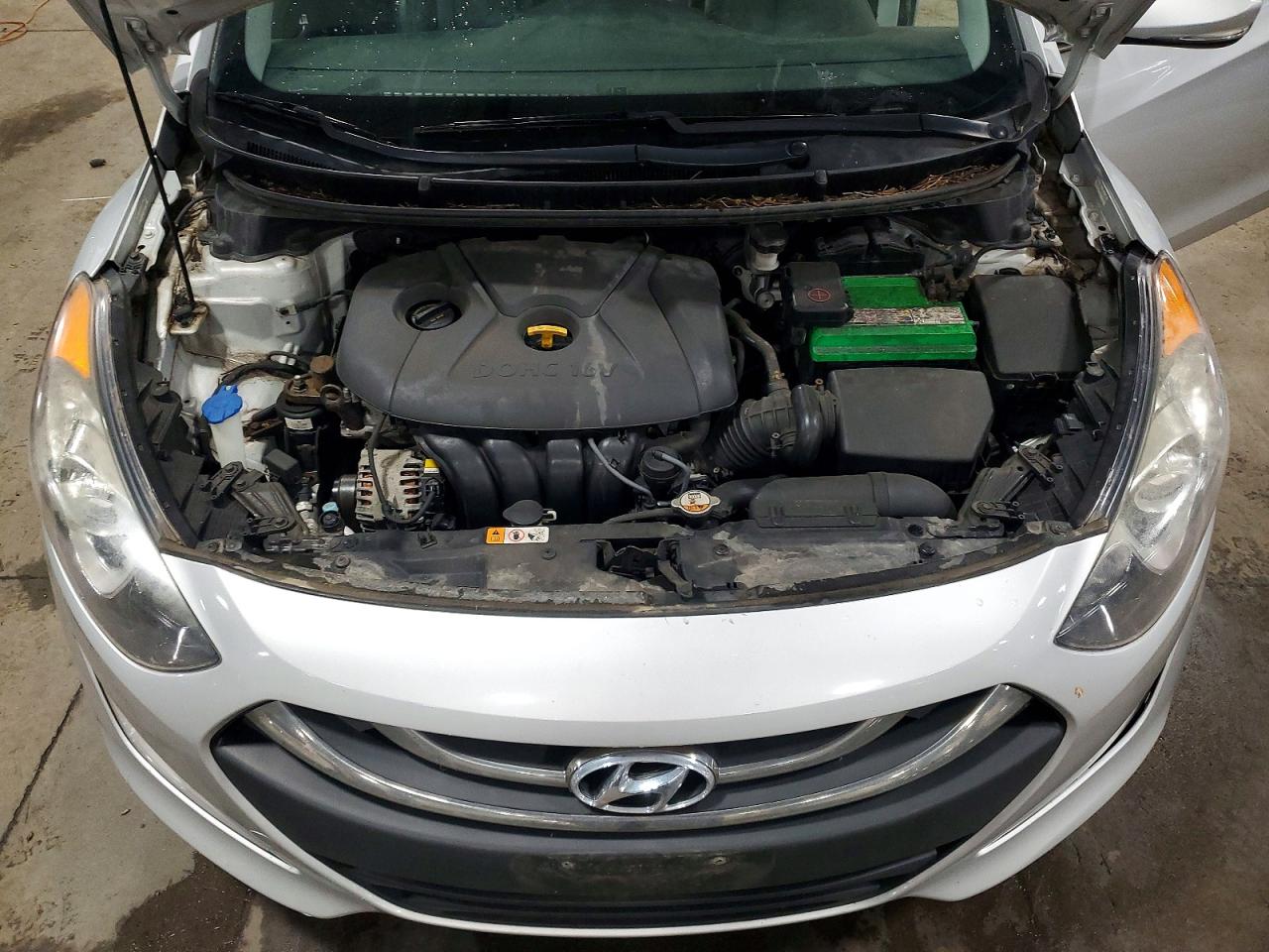 2013 Hyundai Elantra Gt Base Gold vin: KMHD35LE8DU059174