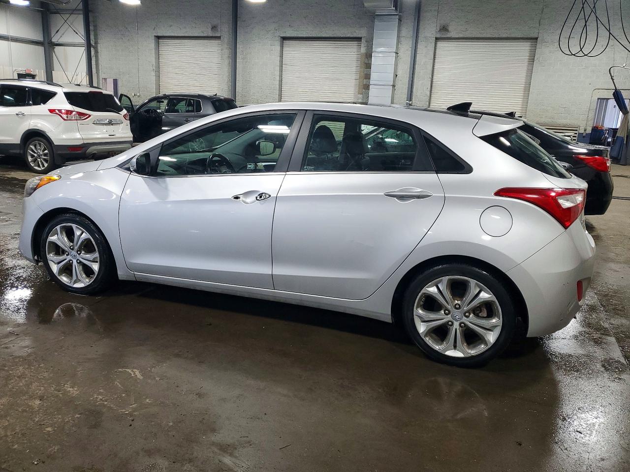 2013 Hyundai Elantra Gt Base Gold vin: KMHD35LE8DU059174