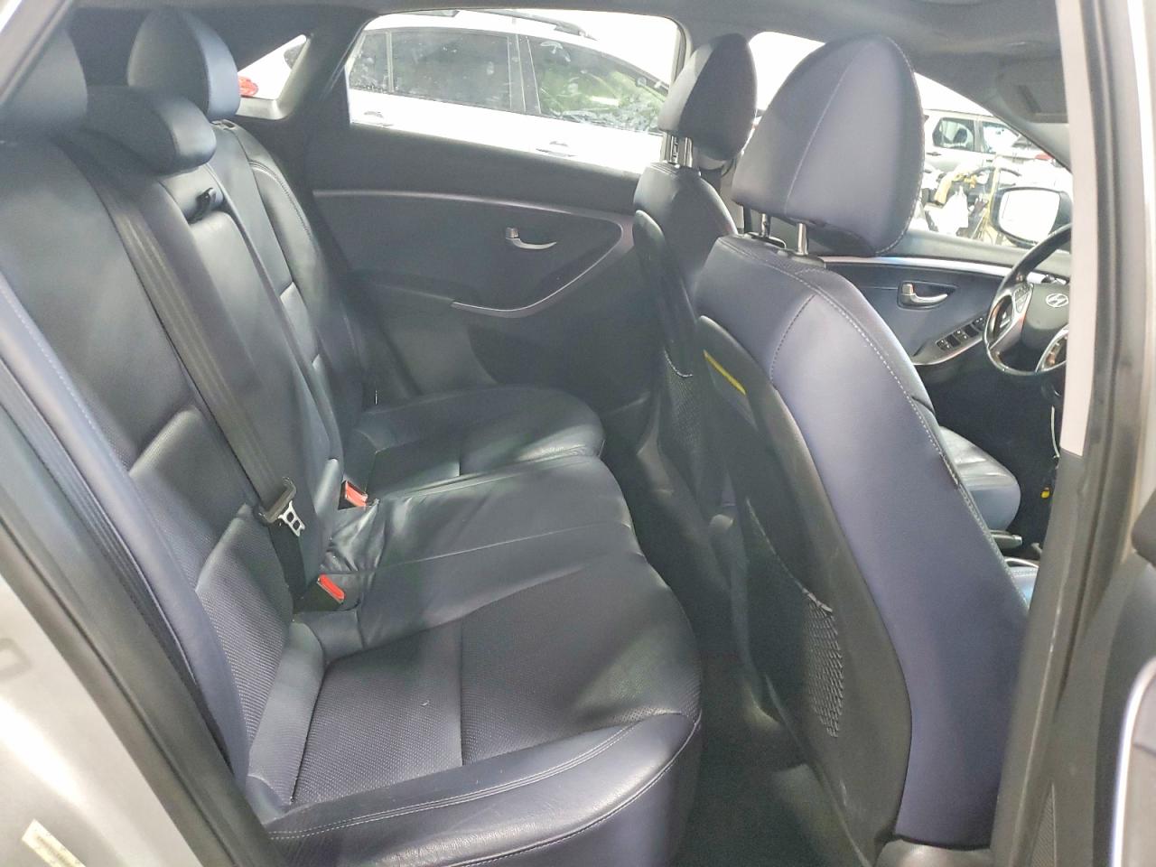 2013 Hyundai Elantra Gt Base Gold vin: KMHD35LE8DU059174