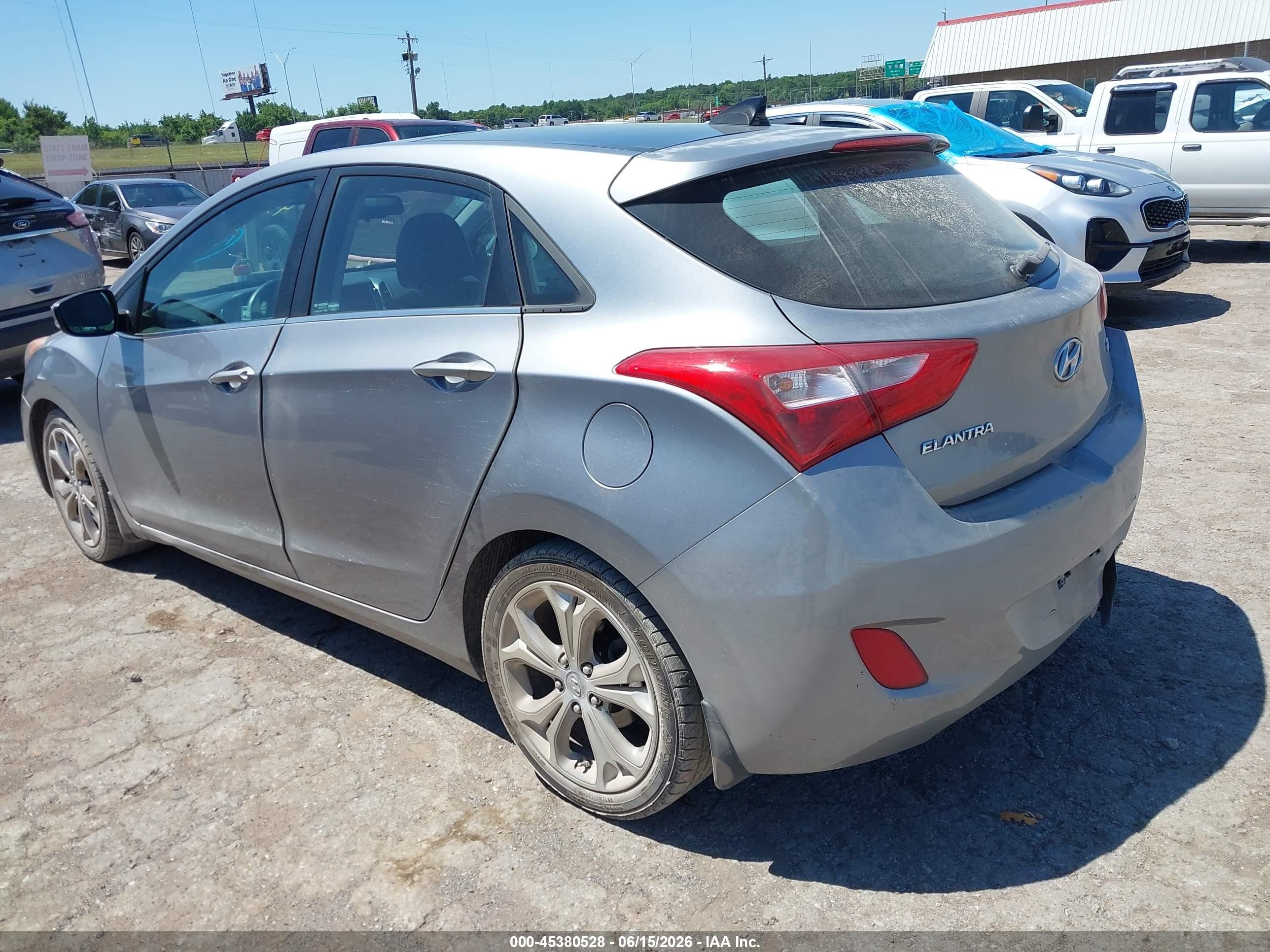 2013 Hyundai Elantra Gt   Silver vin: KMHD35LE8DU064939